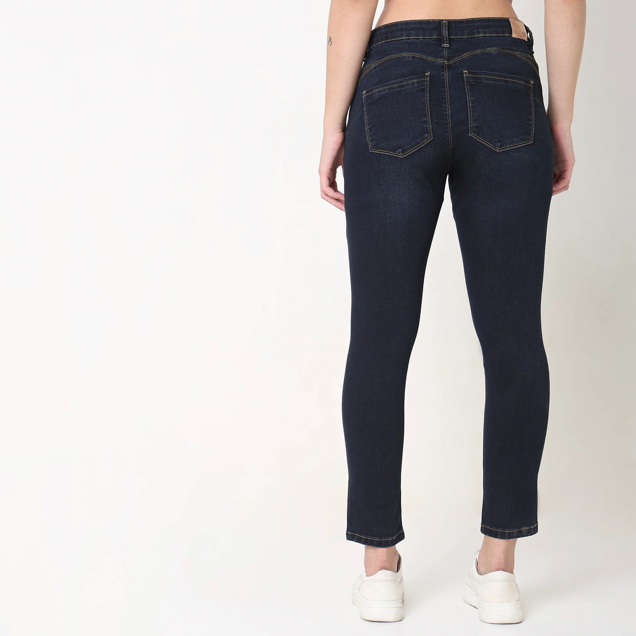 Skinny Fit Solid Mid Rise Jeans - Image 3