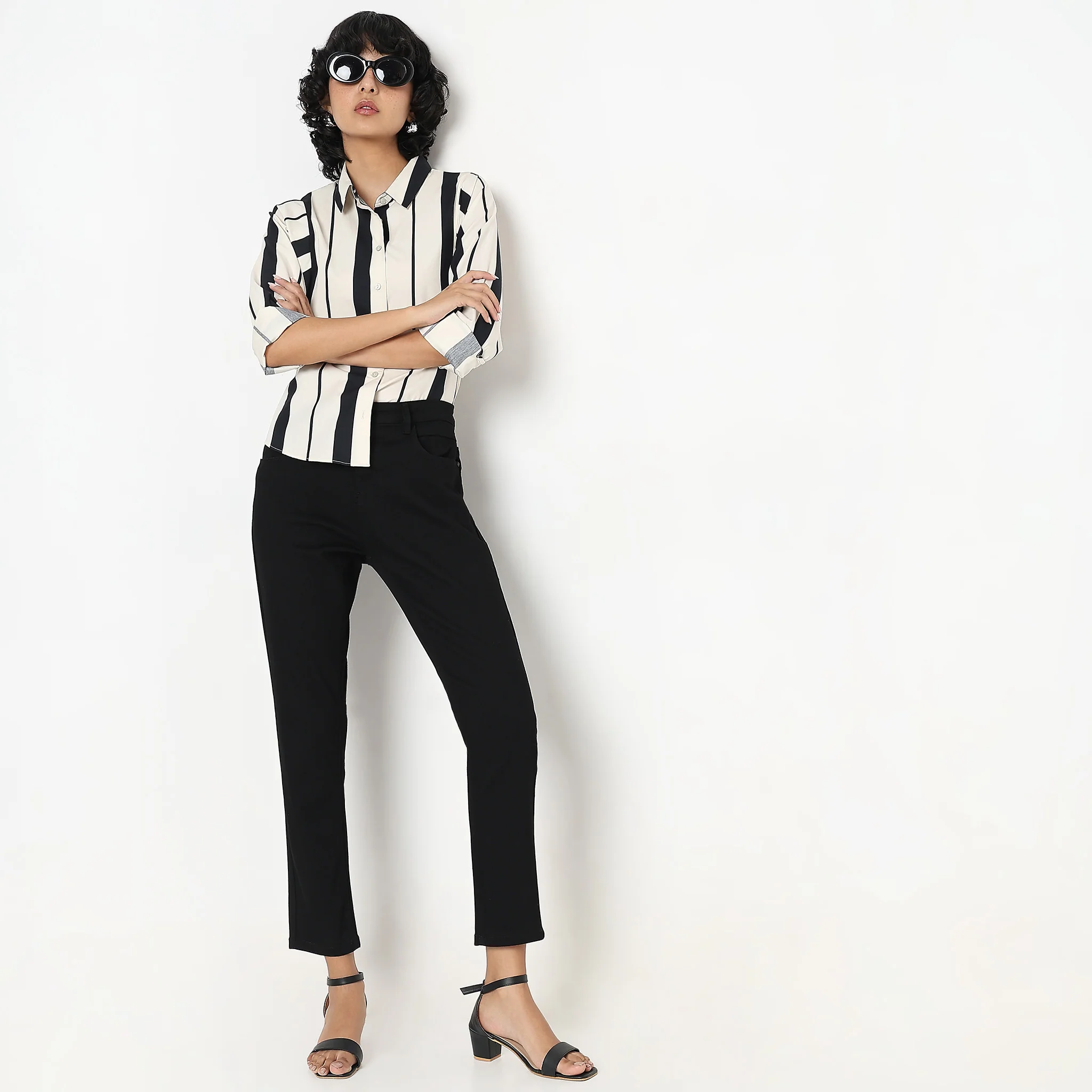 Skinny Fit Solid Mid Rise Jeans - Image 6