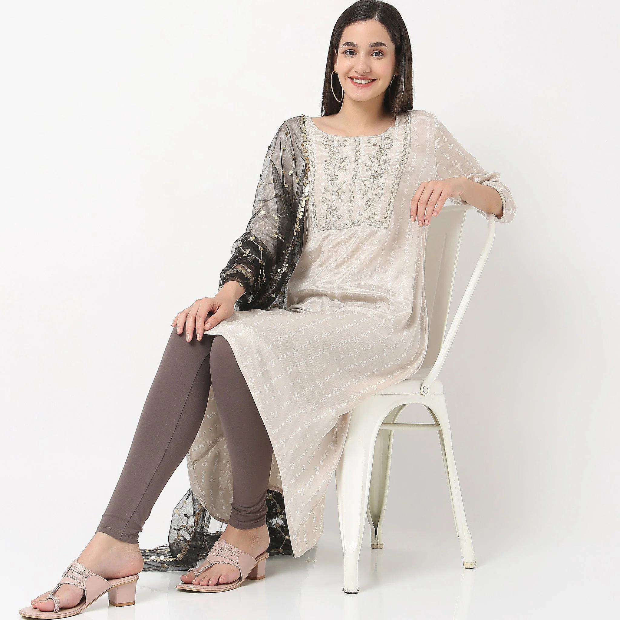 Skinny Fit Solid Mid Rise Leggings - Image 6