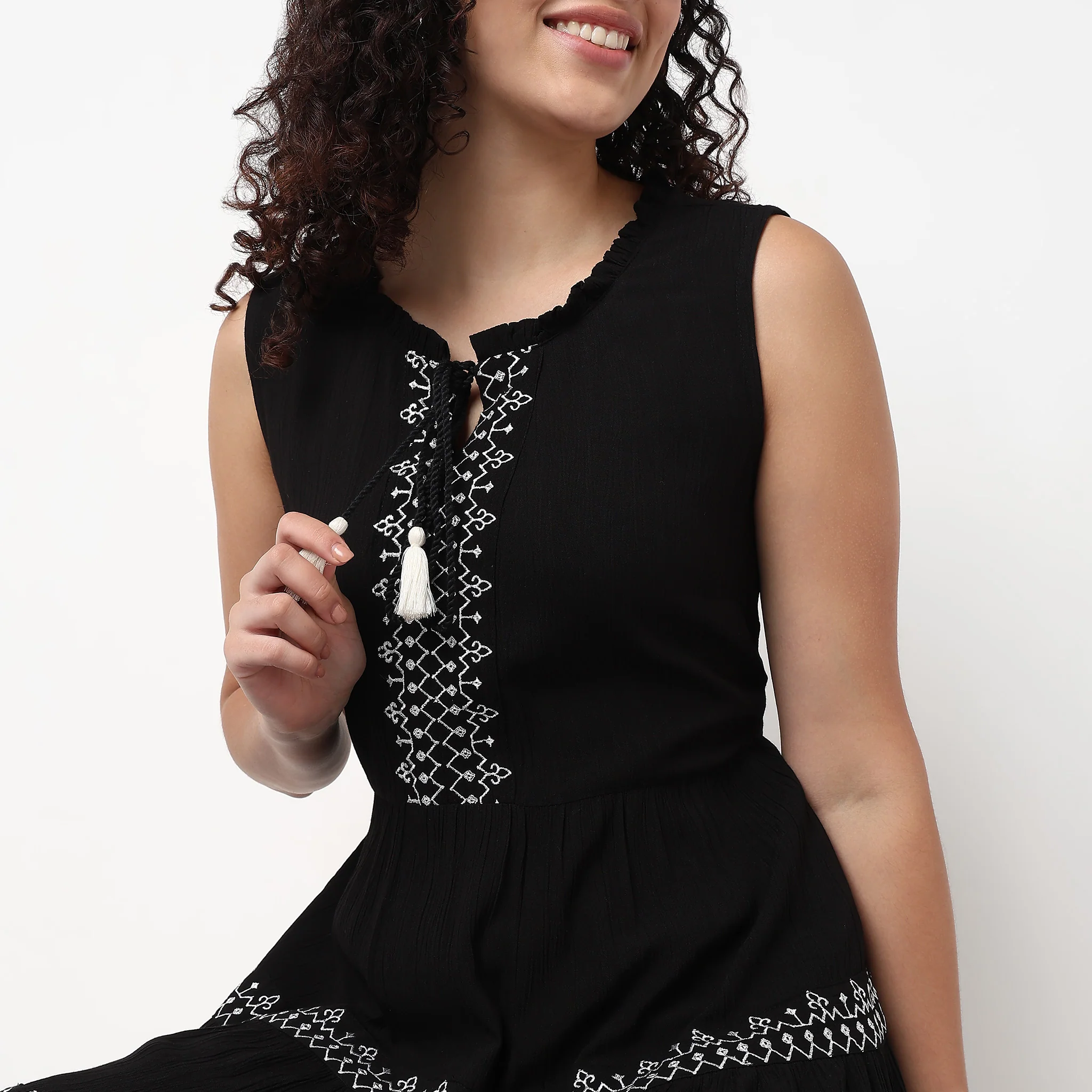 Embroidered Sleeveless Shift Dress - Image 4