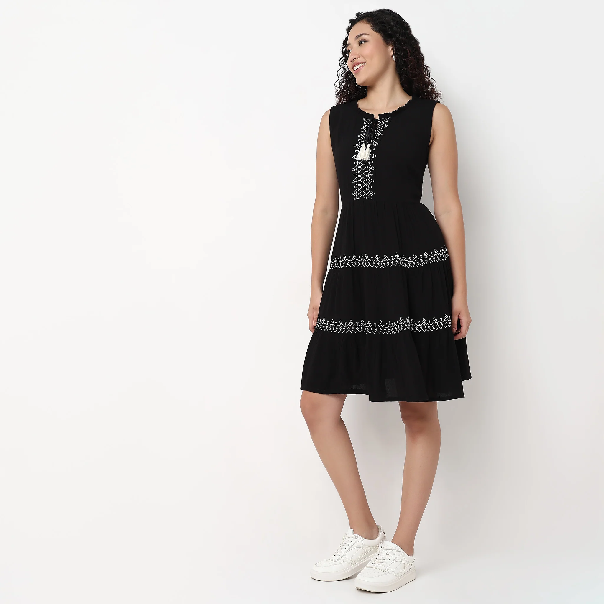 Embroidered Sleeveless Shift Dress - Image 5