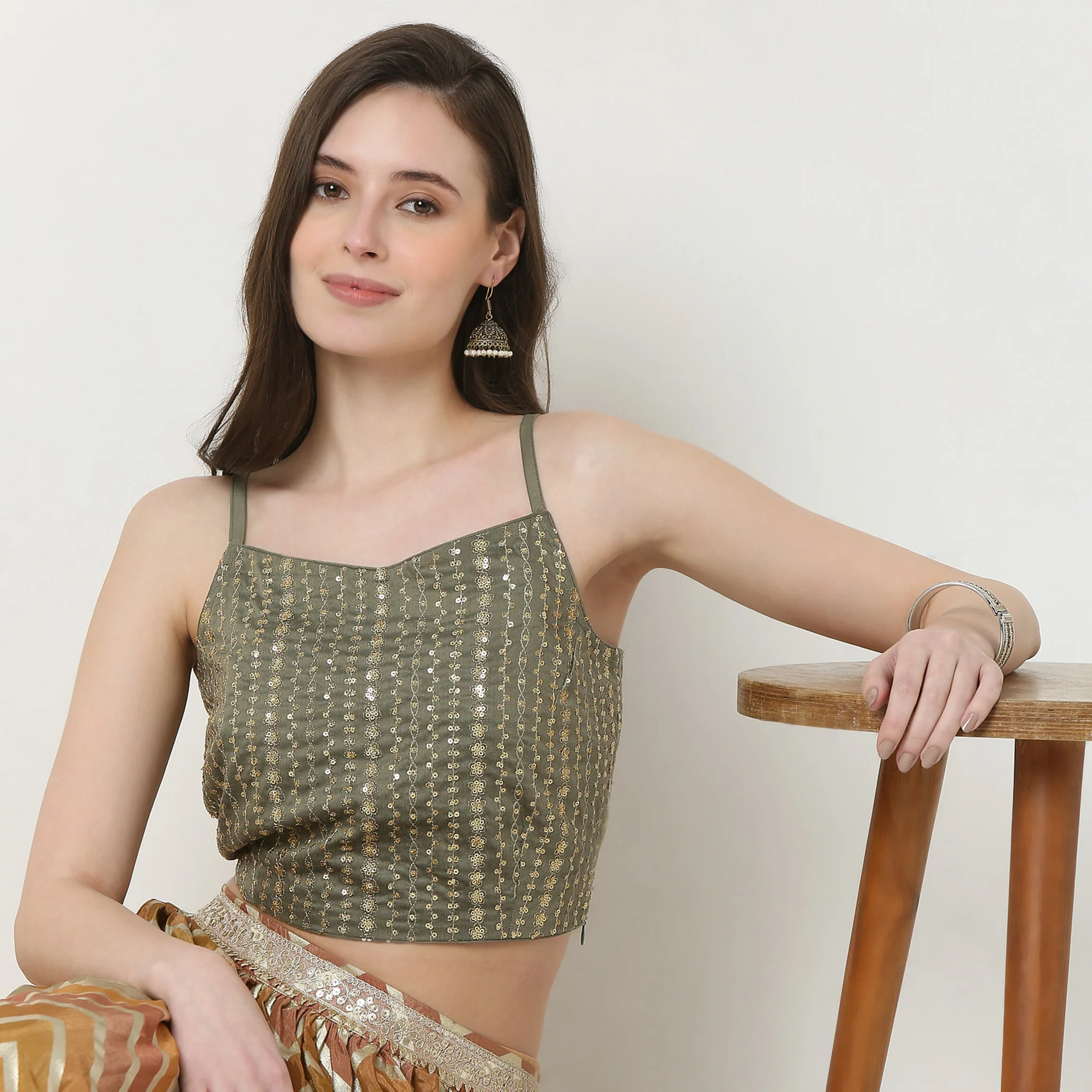 Sleevless Embellished Crop Top - Image 2