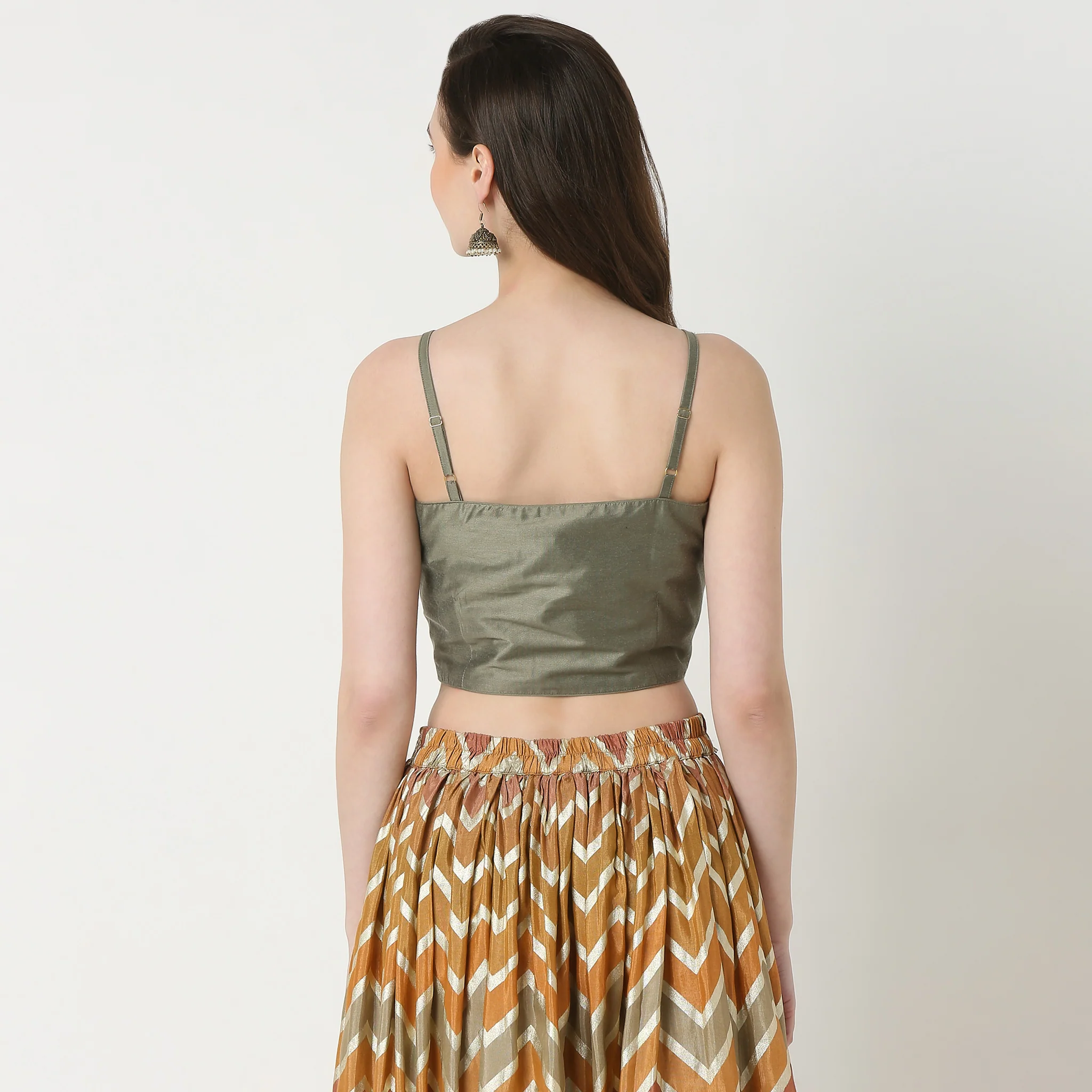 Sleevless Embellished Crop Top - Image 3