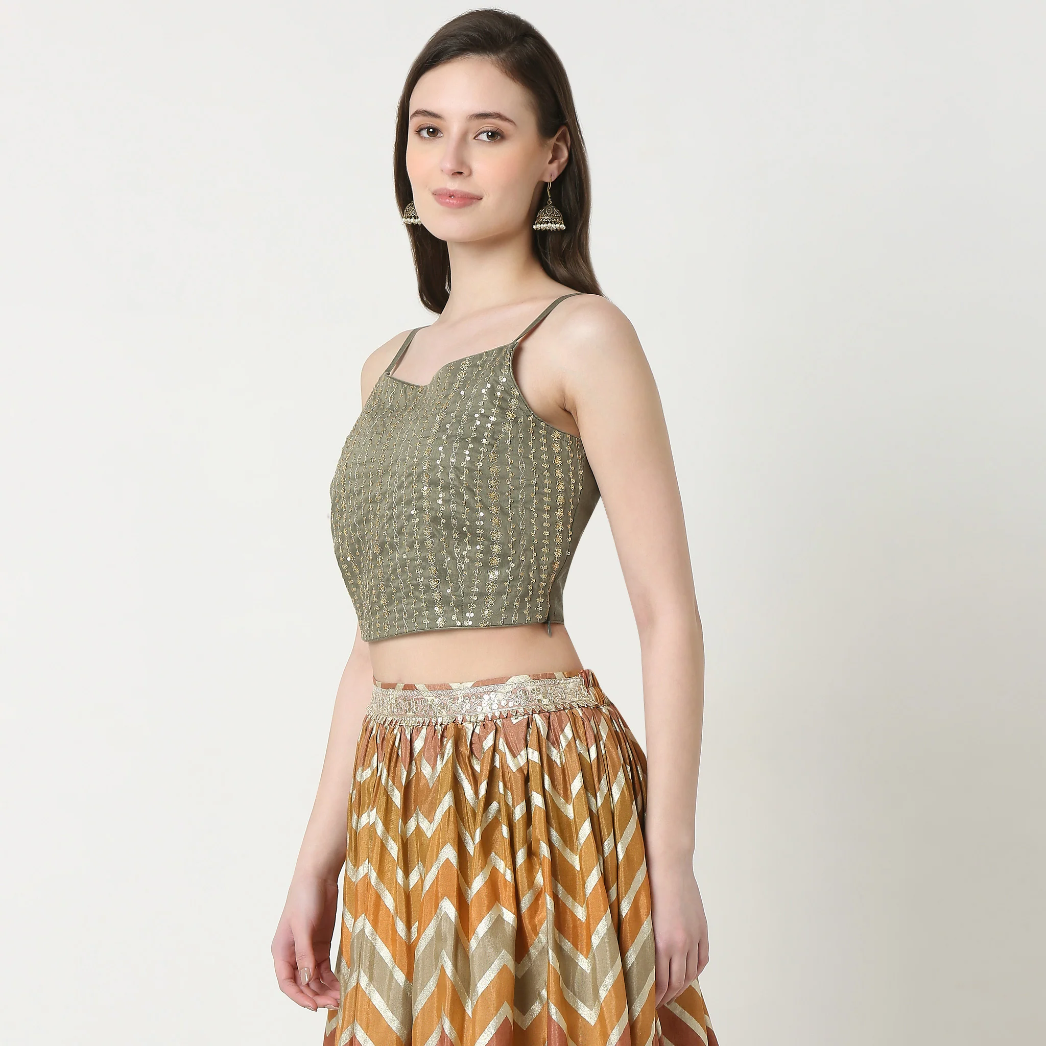 Sleevless Embellished Crop Top - Image 5