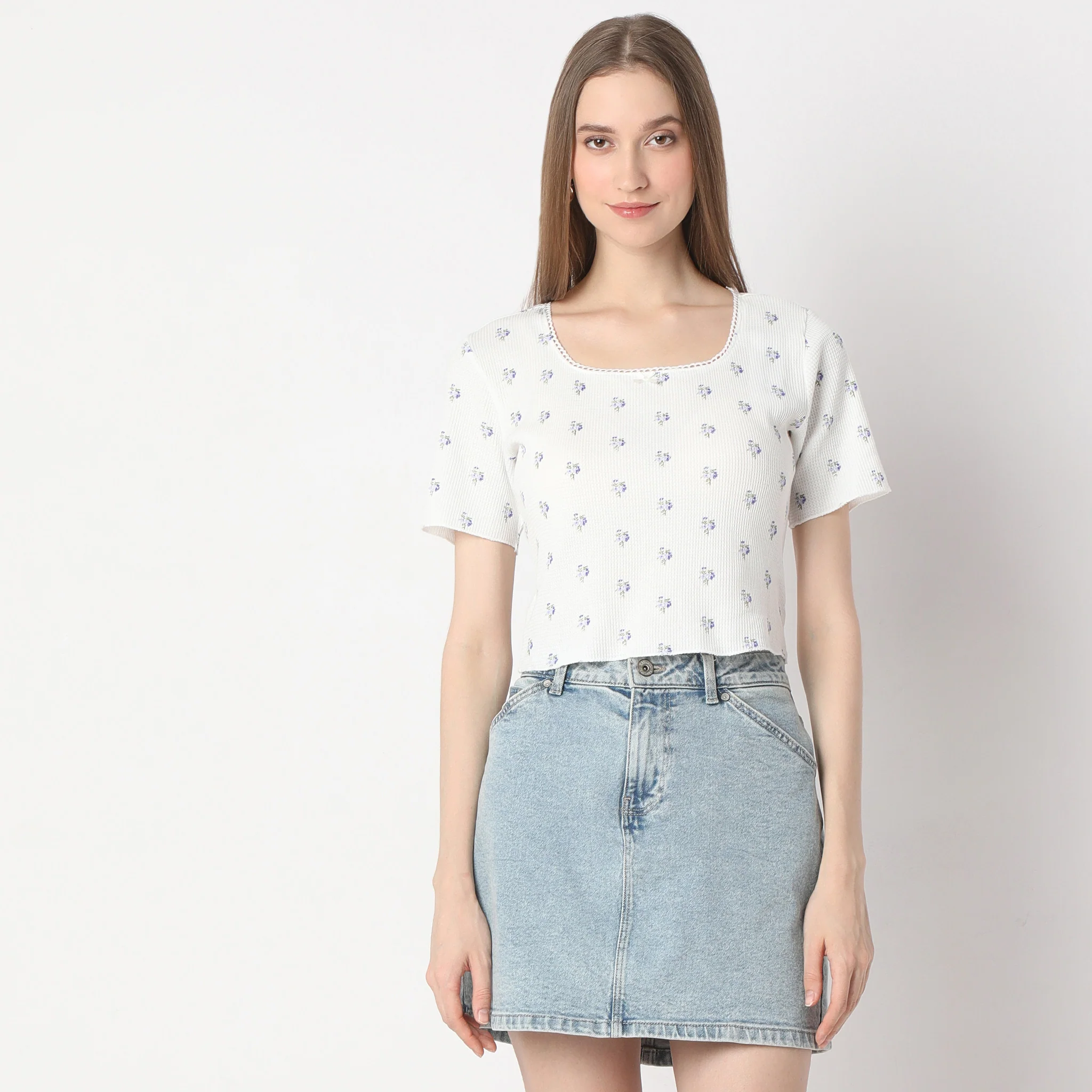 Slim Fit Printed Square Neck Short Sleeve Lace Detail On Neckline T-Shirt - Image 2