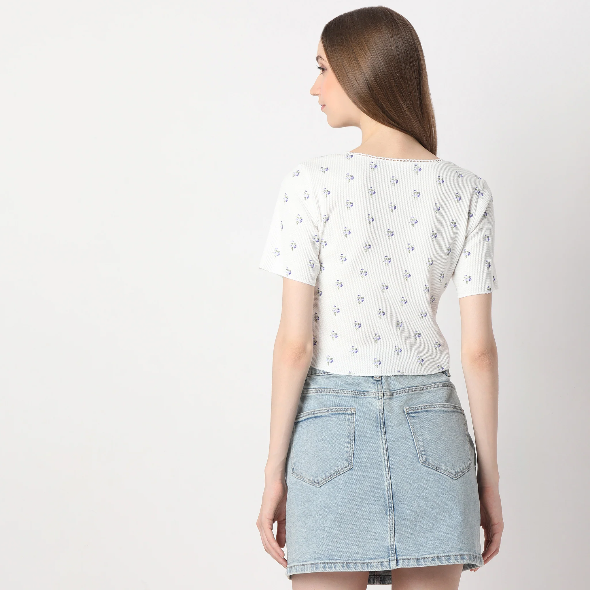 Slim Fit Printed Square Neck Short Sleeve Lace Detail On Neckline T-Shirt - Image 3