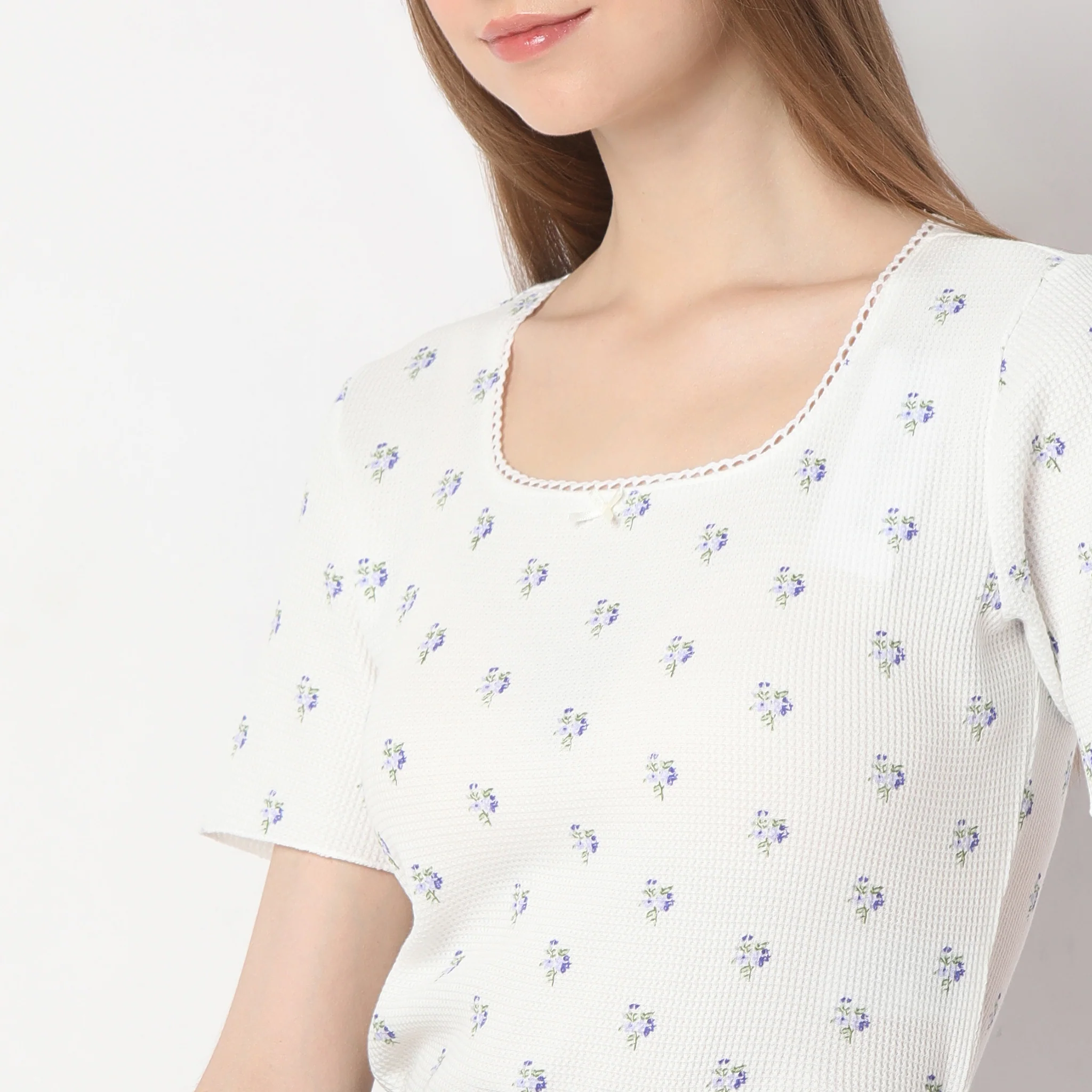 Slim Fit Printed Square Neck Short Sleeve Lace Detail On Neckline T-Shirt - Image 5