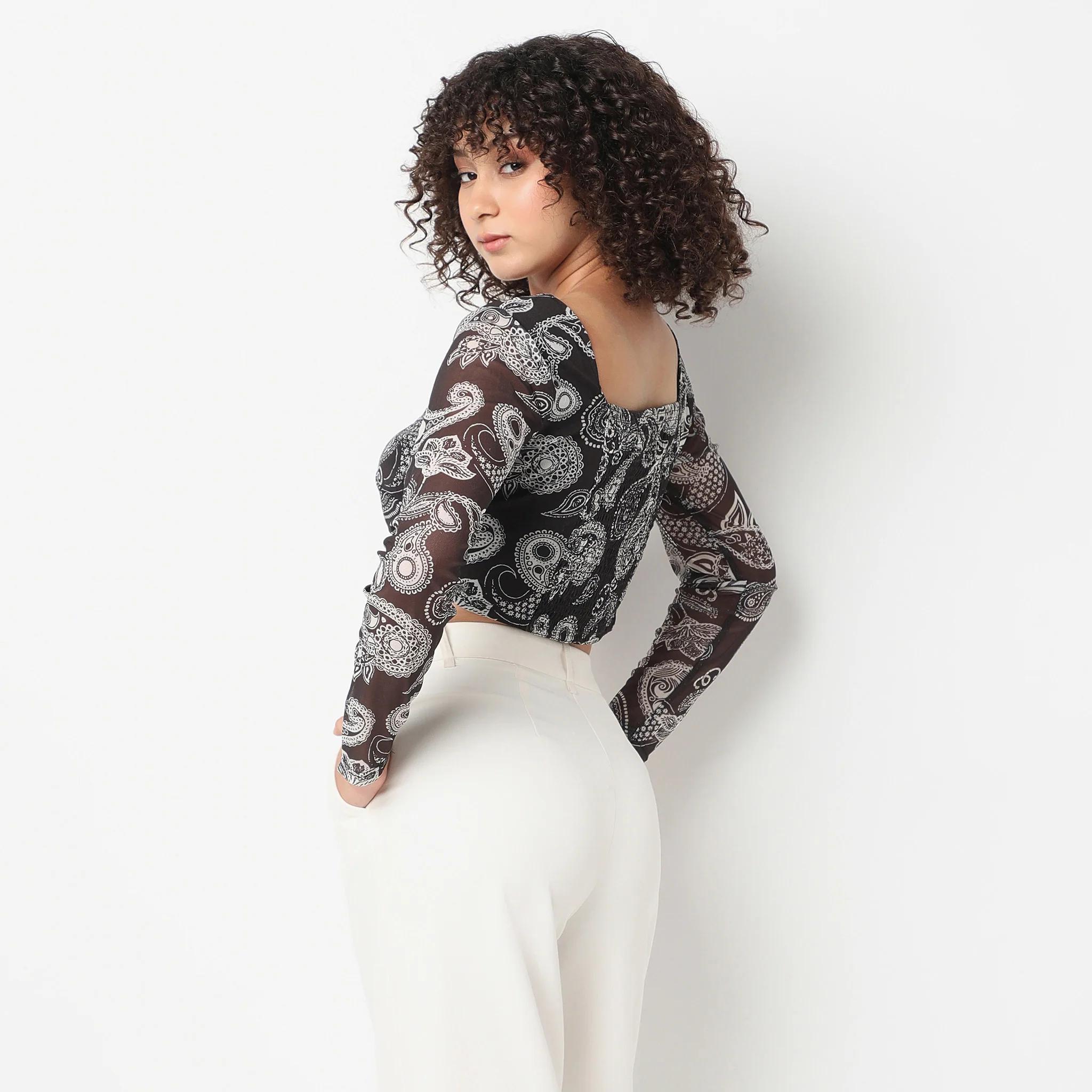 Sweetheart Neck Full Sleeve Fitted Printed Crop Top - Image 8