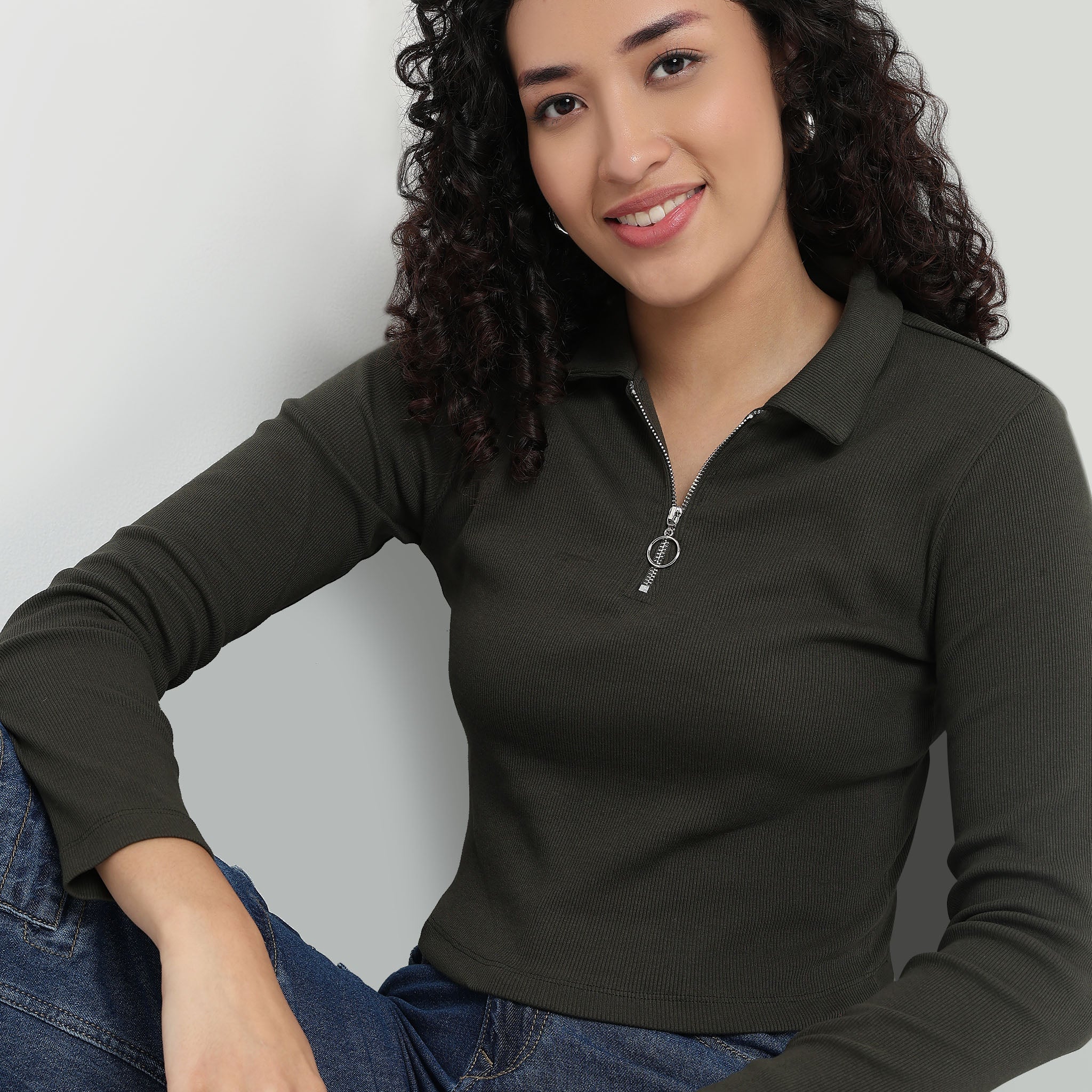 Betty T-Shirt With Neck Ring Pullar Zipper - Image 9