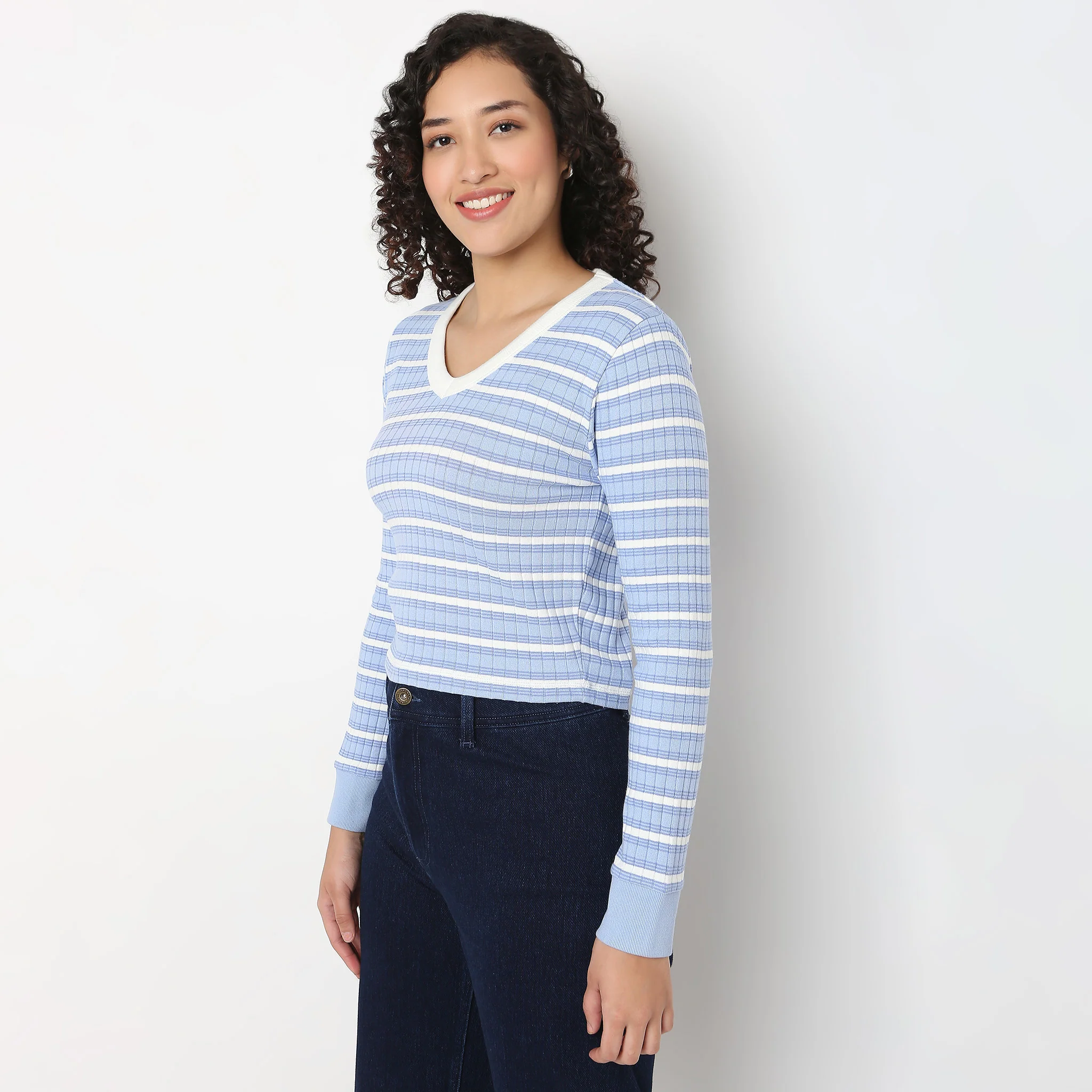 V-Neck Striped Cropped T-Shirt - Image 10