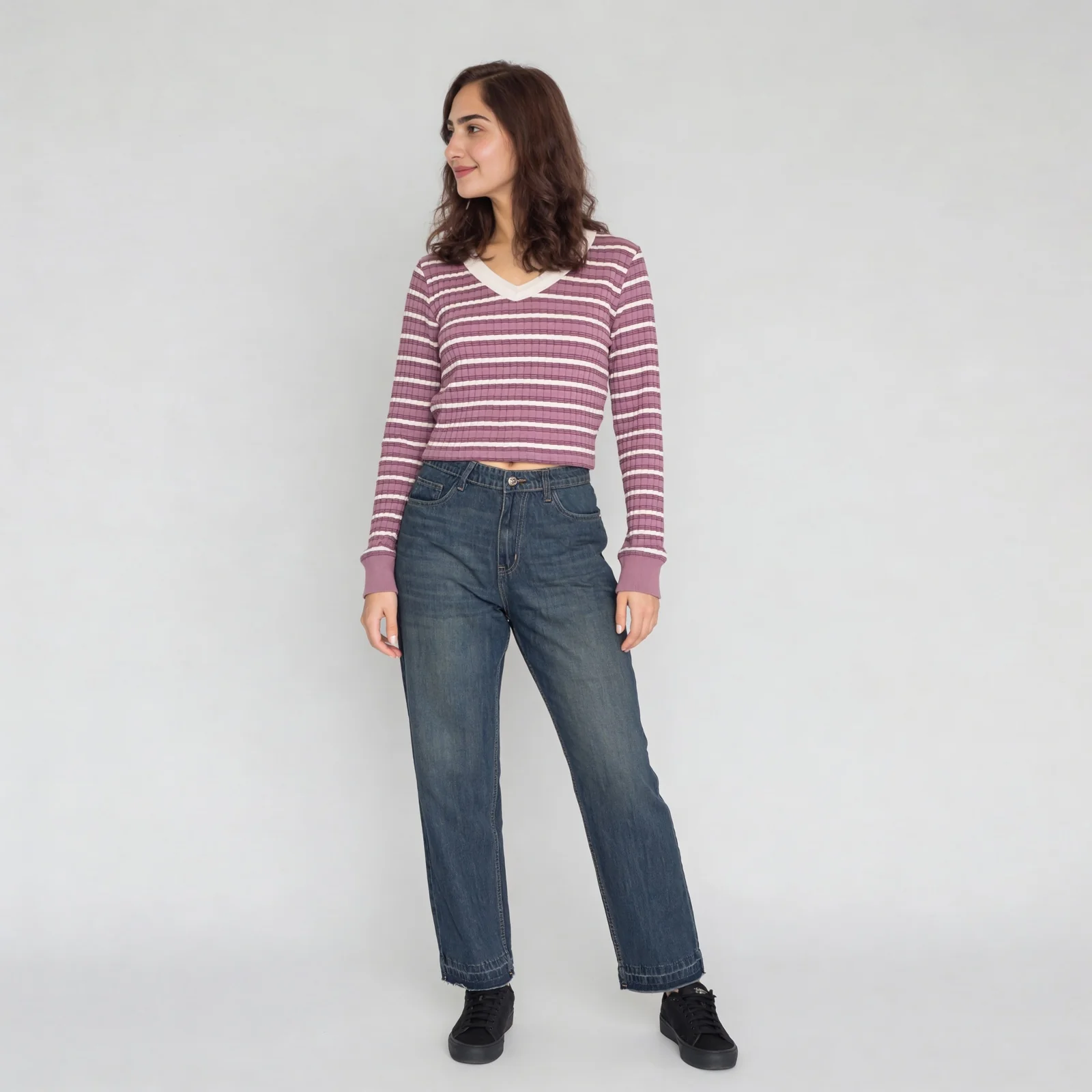 V-Neck Striped Cropped T-Shirt - Image 11