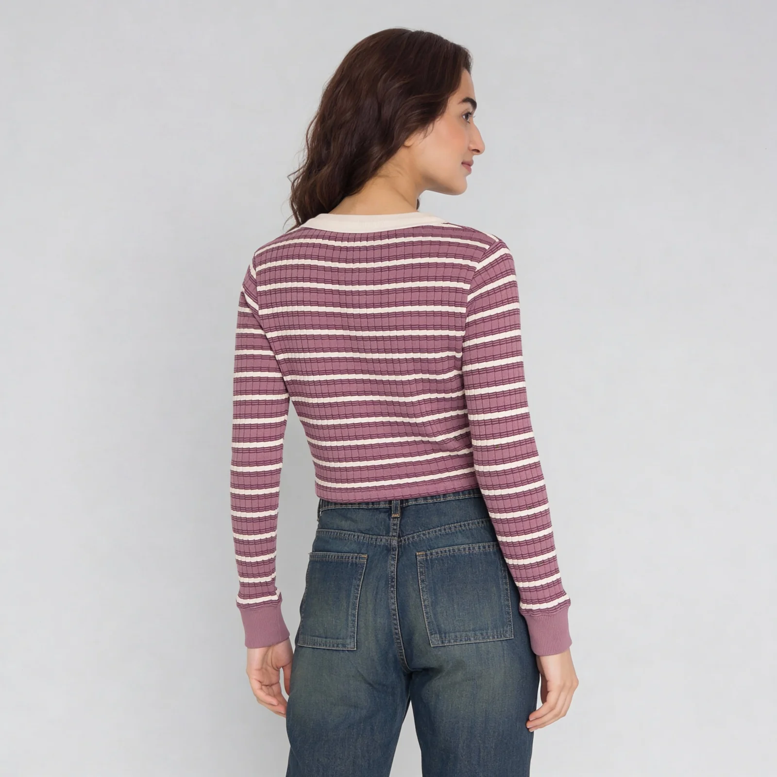 V-Neck Striped Cropped T-Shirt - Image 13
