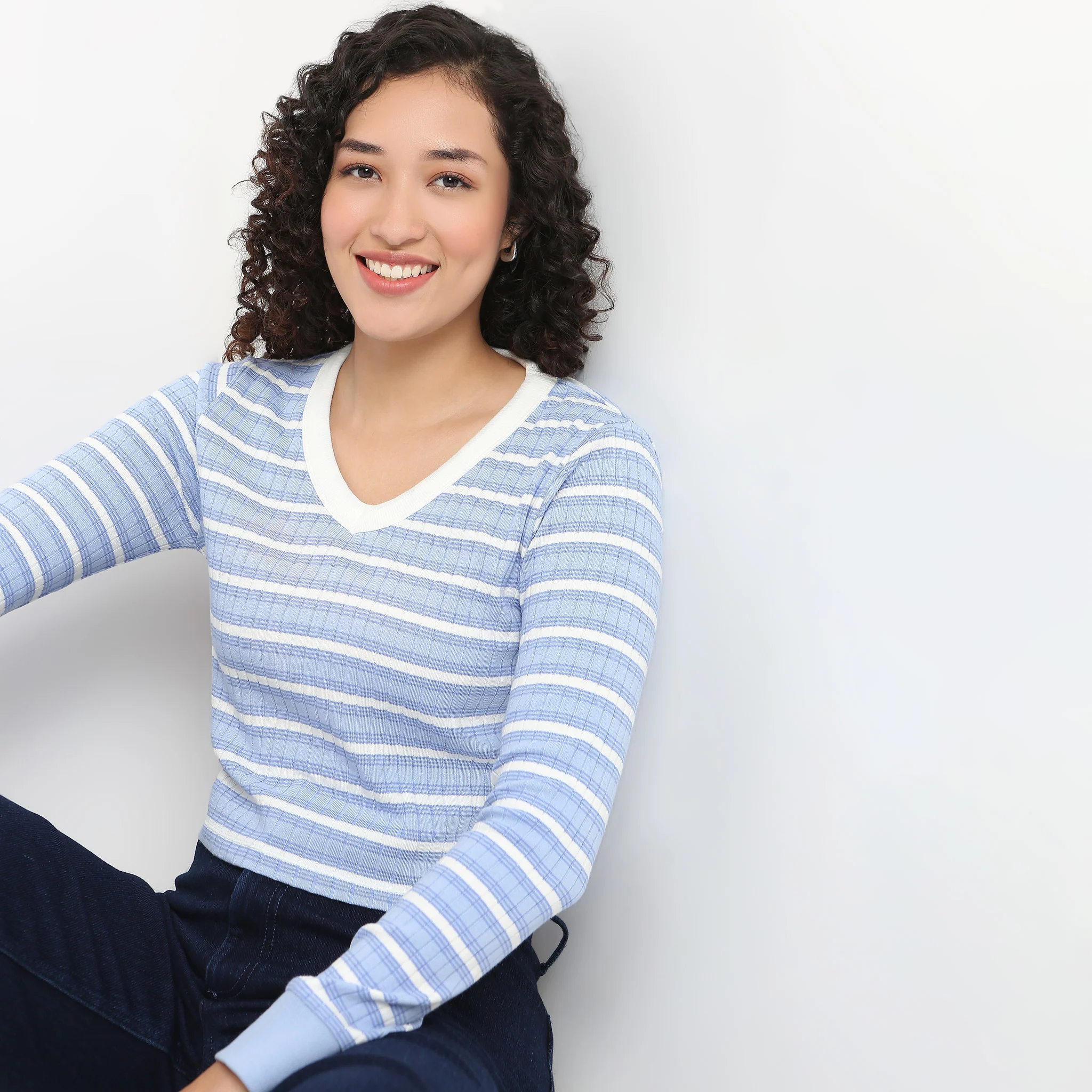 V-Neck Striped Cropped T-Shirt - Image 6