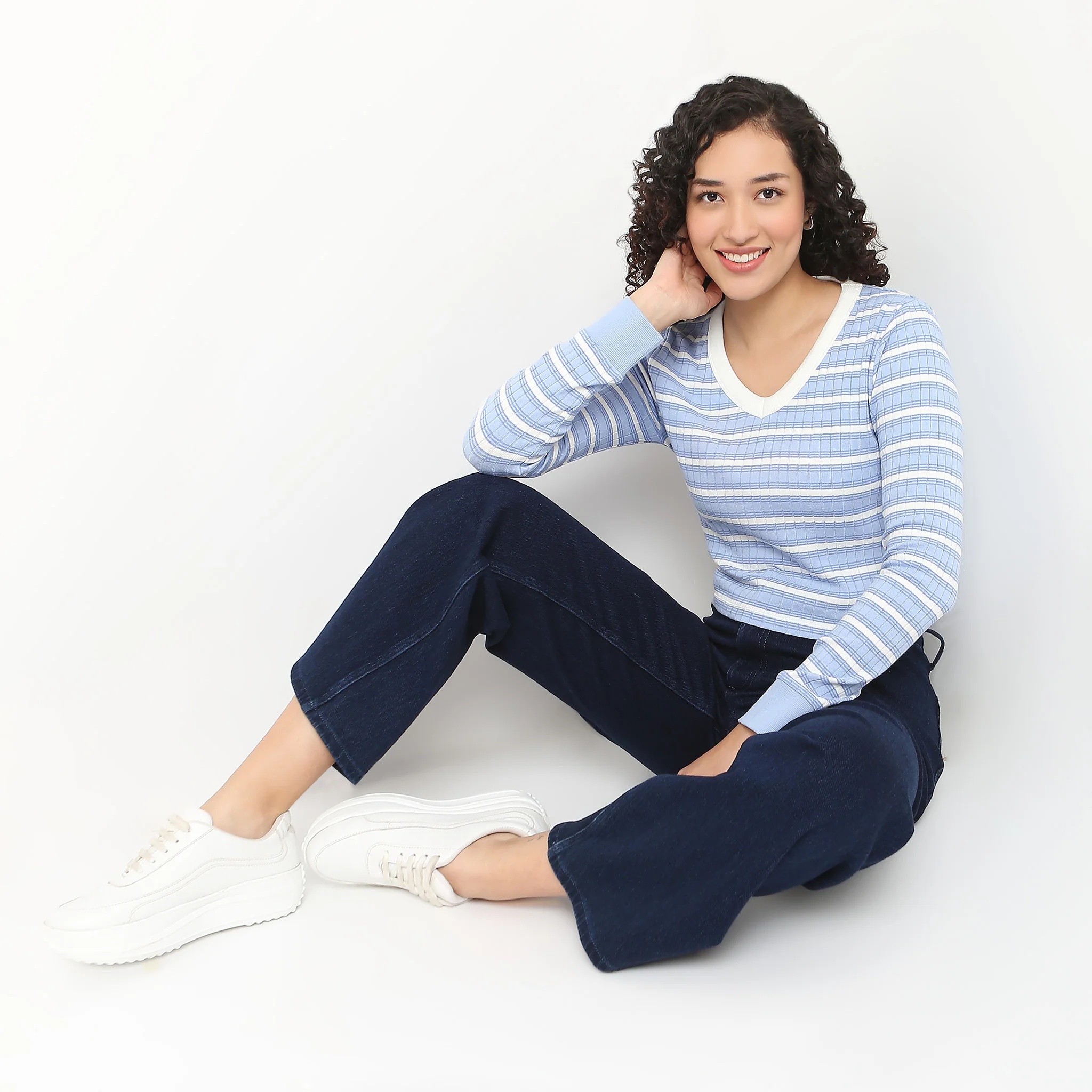 V-Neck Striped Cropped T-Shirt - Image 9