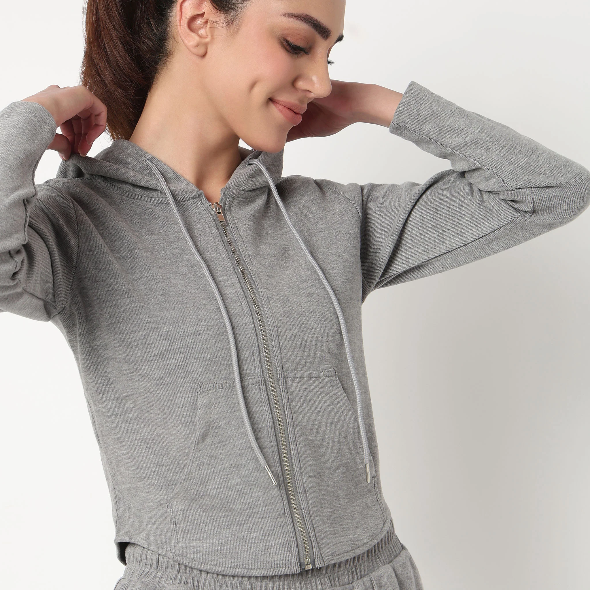 Solid Cropped Sweatshirt - Image 4
