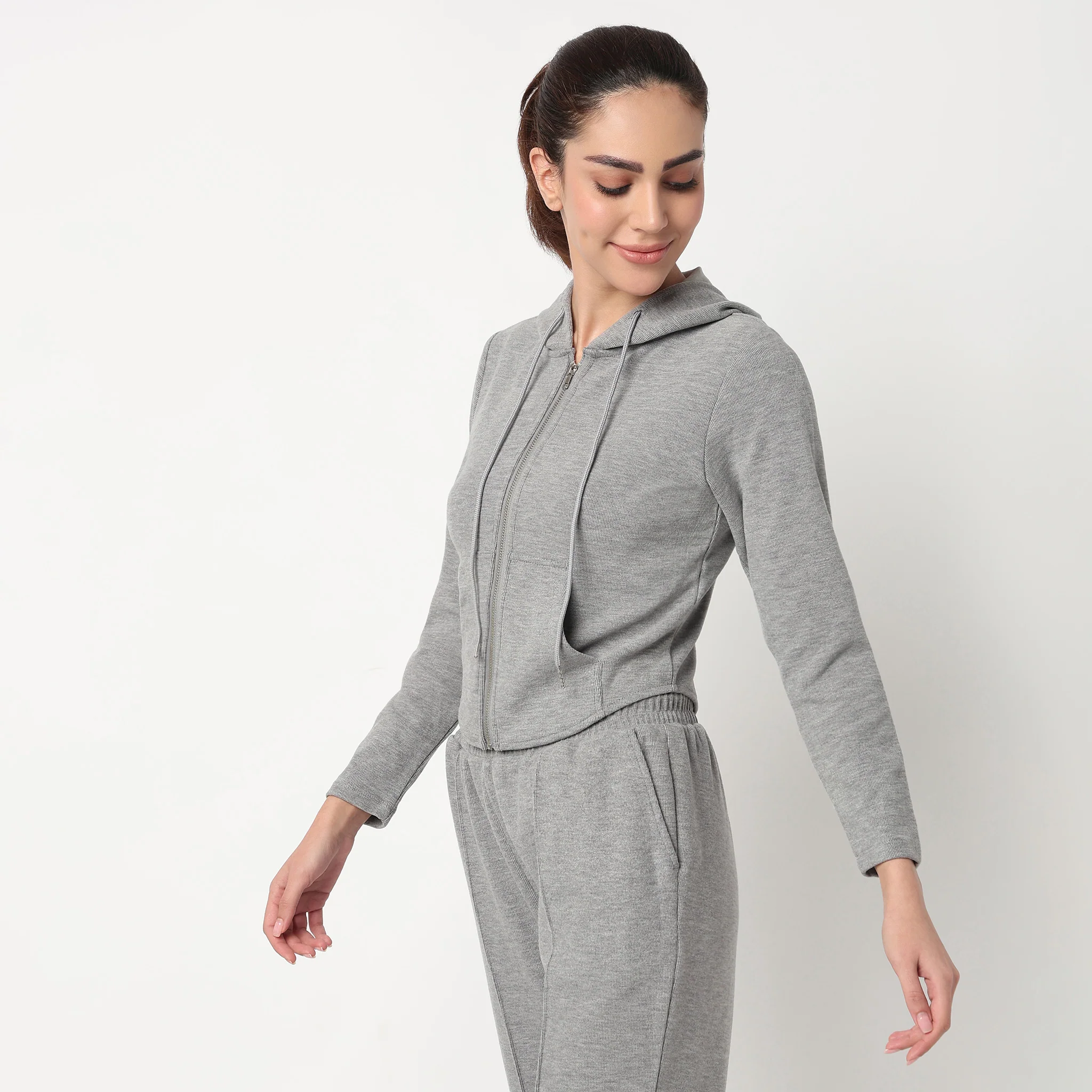Solid Cropped Sweatshirt - Image 5