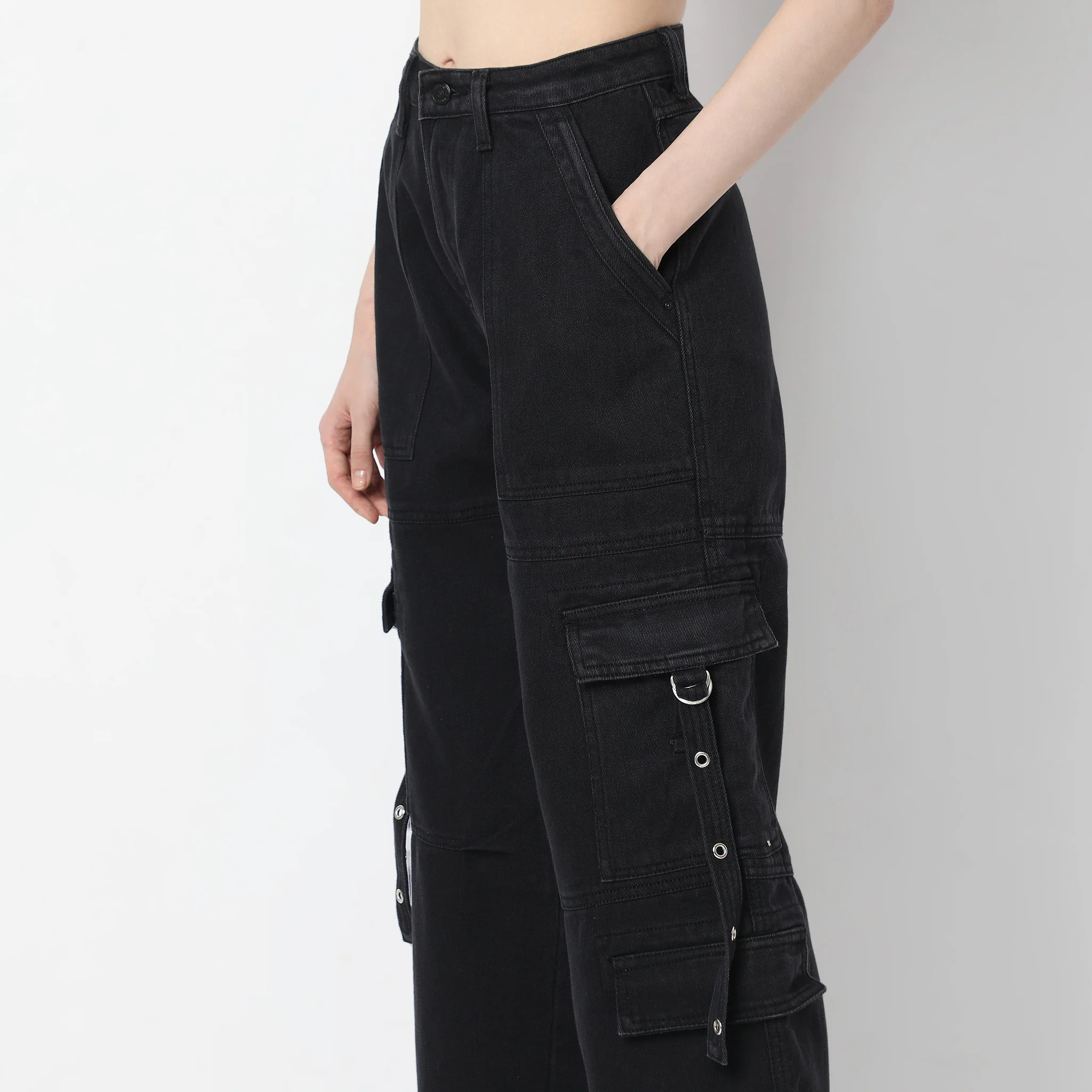 Solid Full-Length High-Rise Cargo Fit Jeans - Image 4