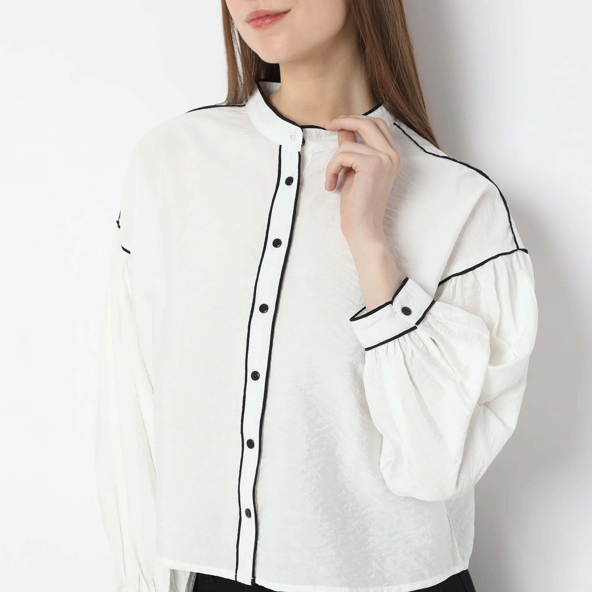 Solid Full-Sleeve Casual Shirt With Black Piping - Image 4