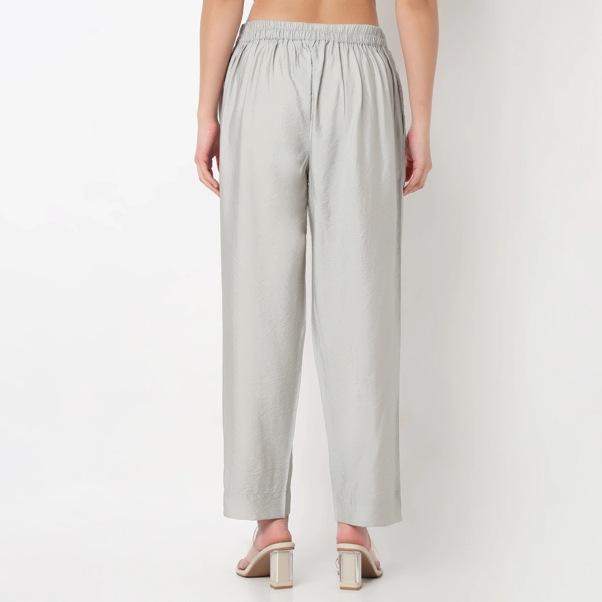 Solid Mid Rise Straigth Pants - Image 3