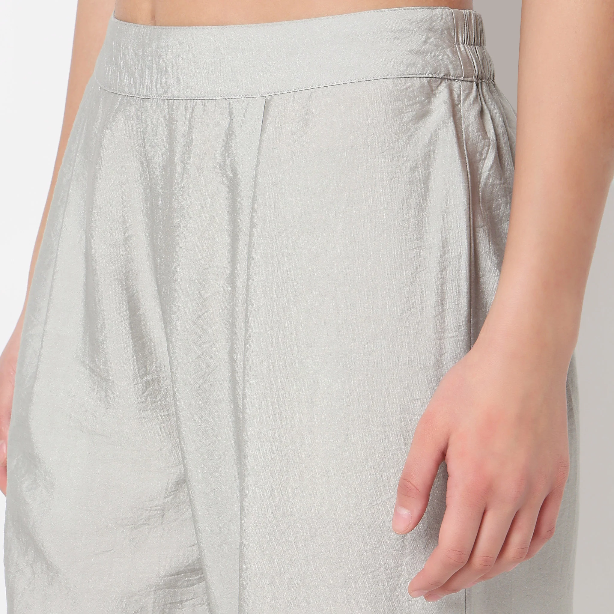Solid Mid Rise Straigth Pants - Image 4