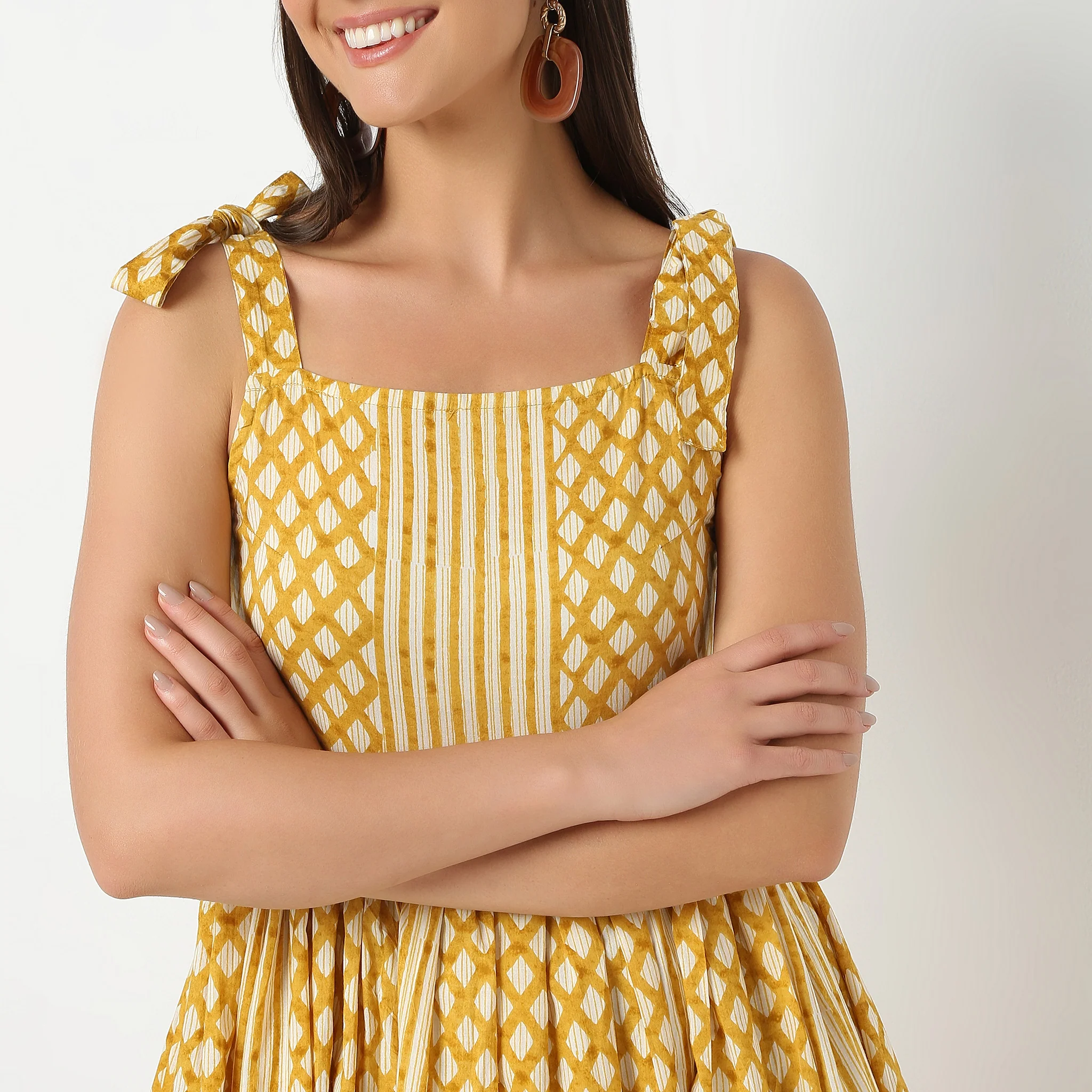 Square Neck Calf Length Printed Flare Fit Strap Dress - Image 4