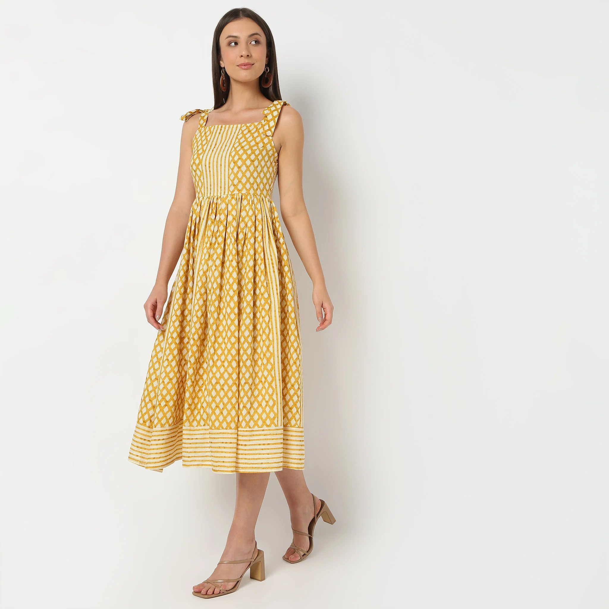 Square Neck Calf Length Printed Flare Fit Strap Dress - Image 5