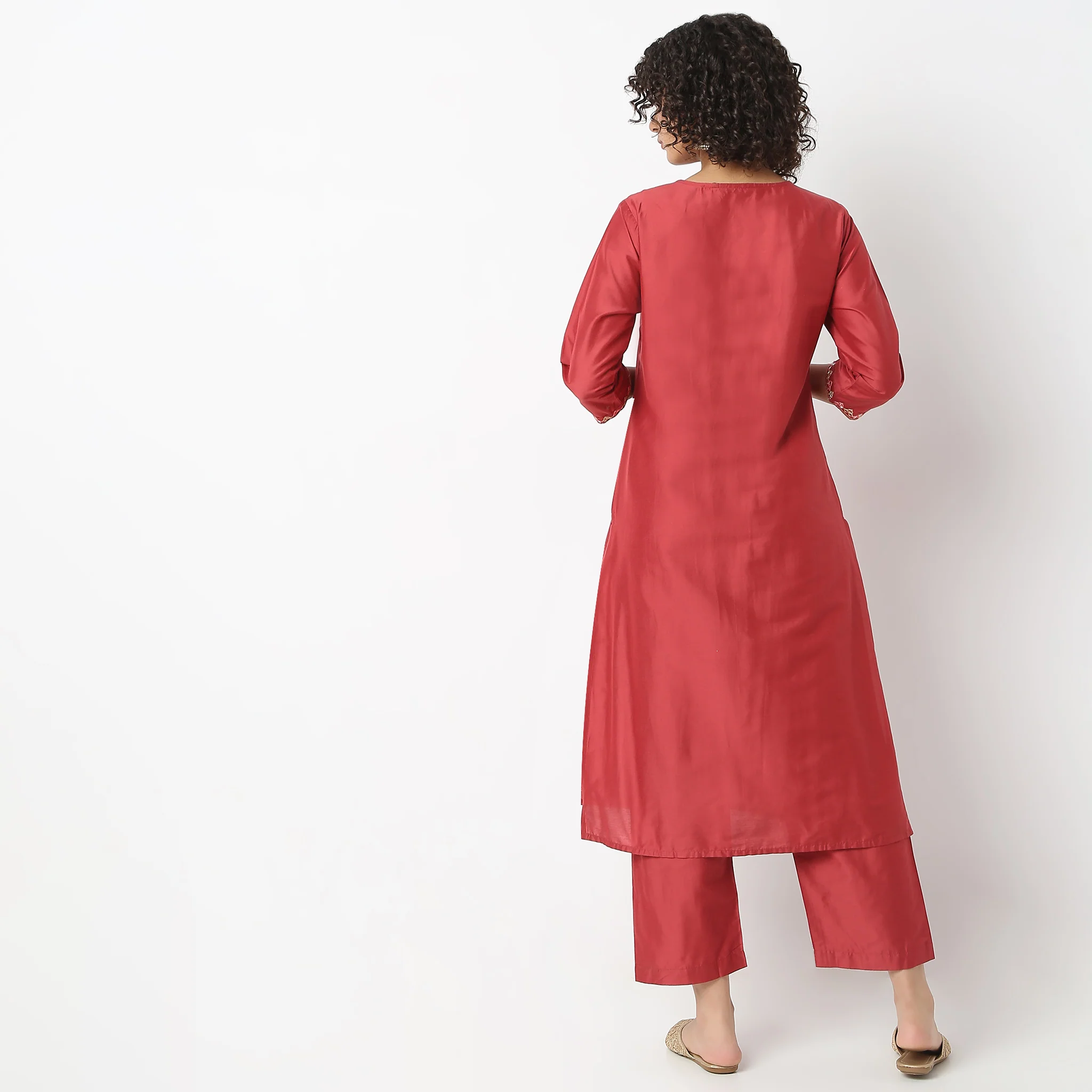 Straight Fit Embellished Kurta And Pant With Dupatta Set - Image 3
