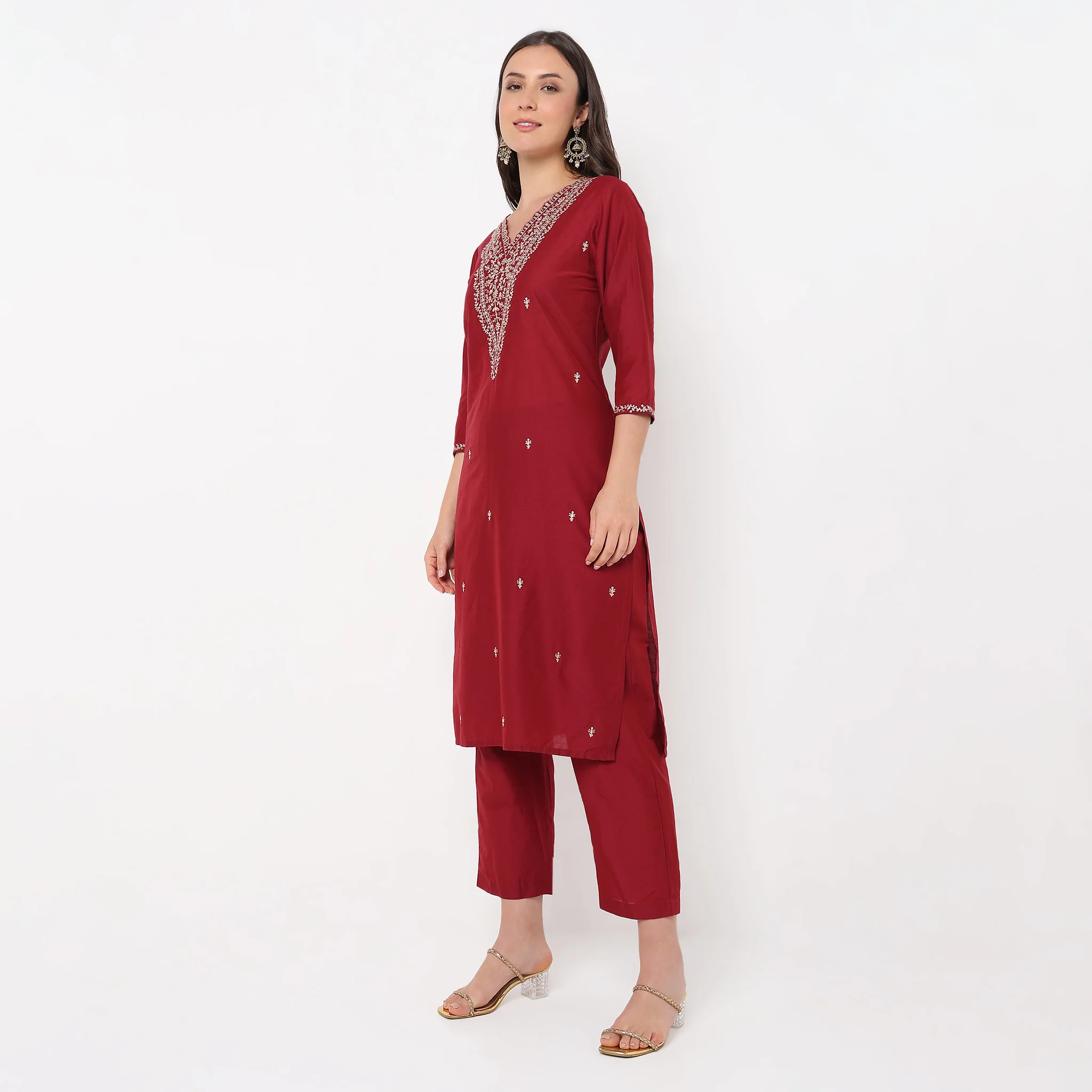 Straight Fit Embellished Kurta And Pant With Dupatta Set - Image 4