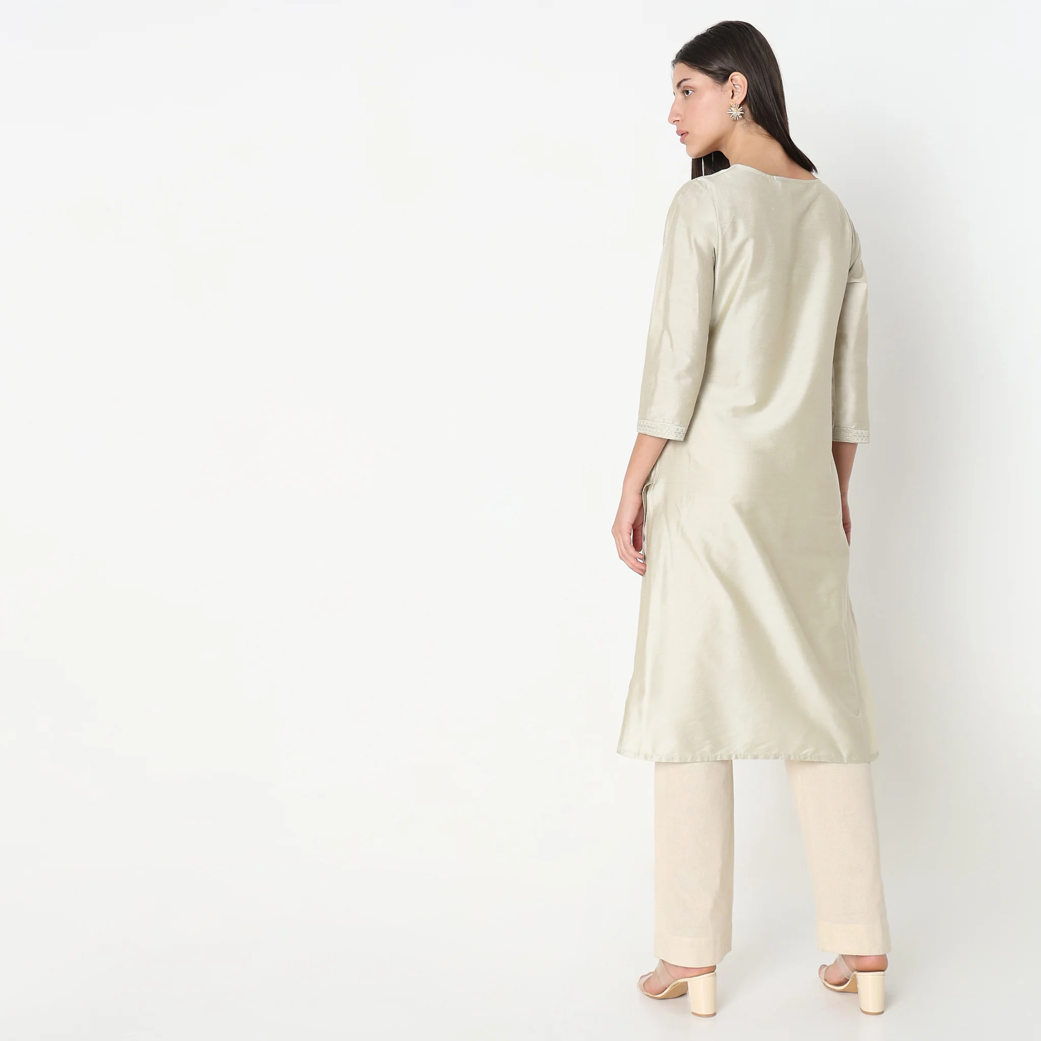 Straight Fit Embellished Kurta - Image 3