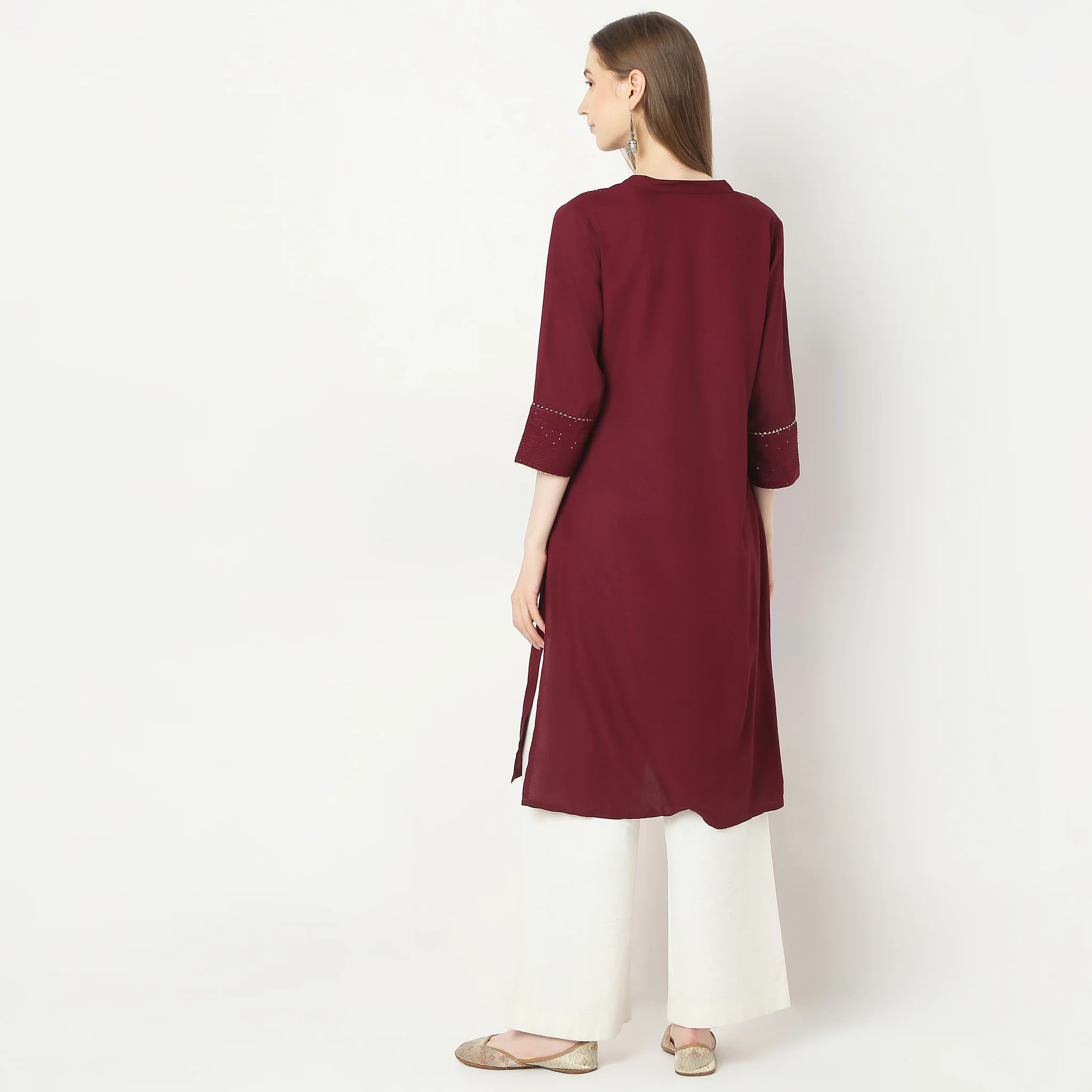 Straight Fit Embellished Kurta - Image 3