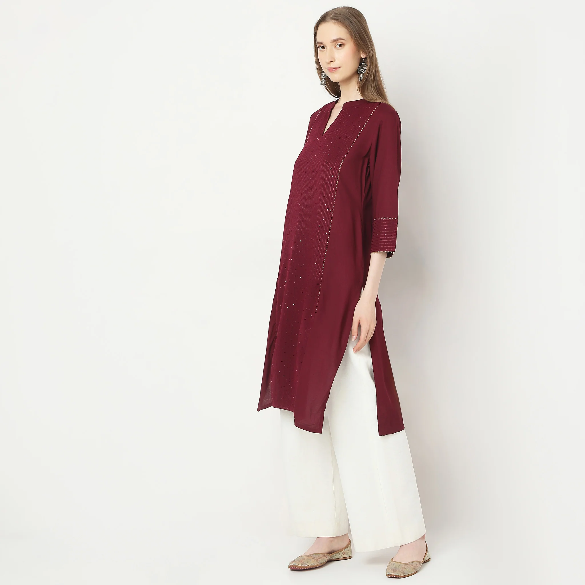 Straight Fit Embellished Kurta - Image 5