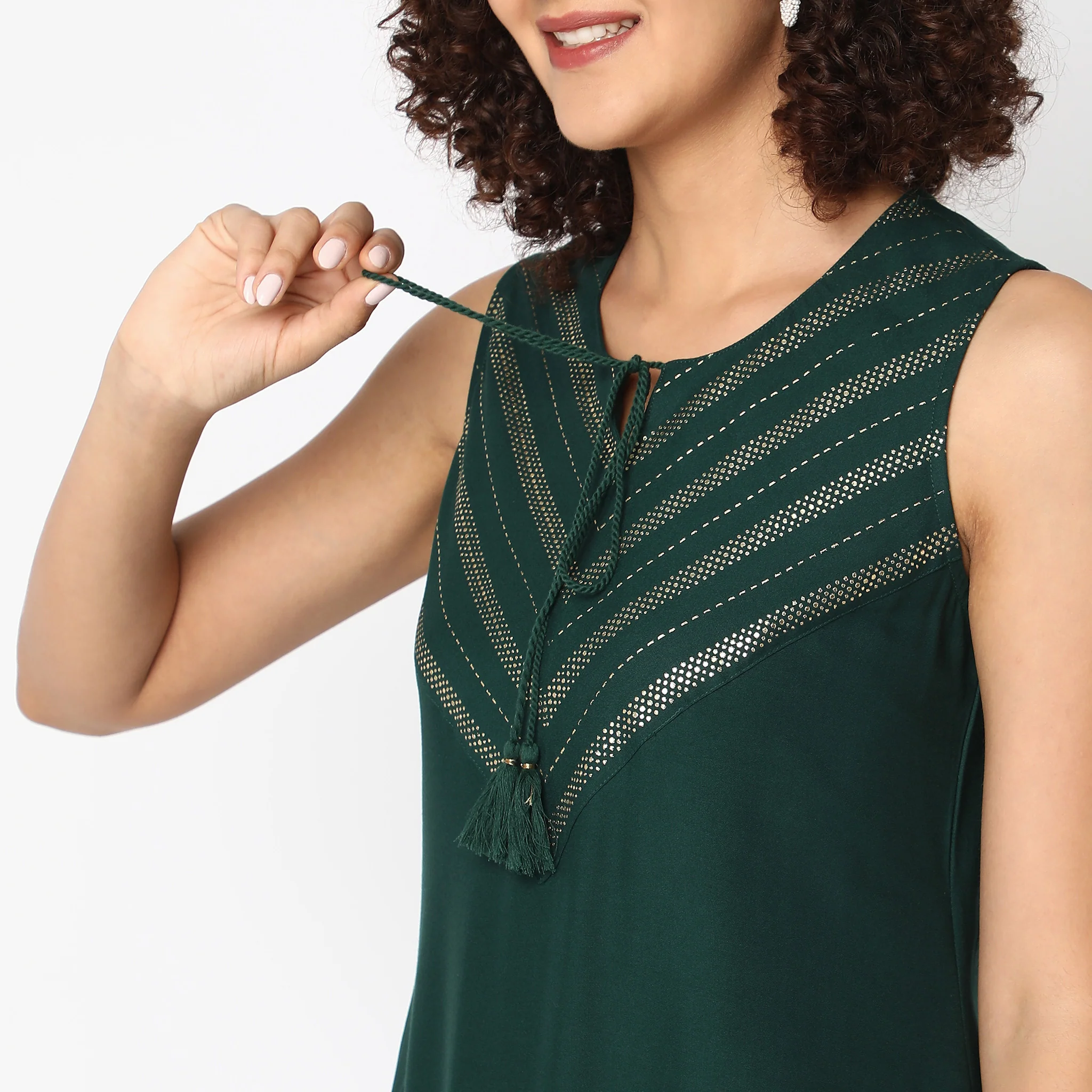 Straight Fit Embellished Kurta - Image 4