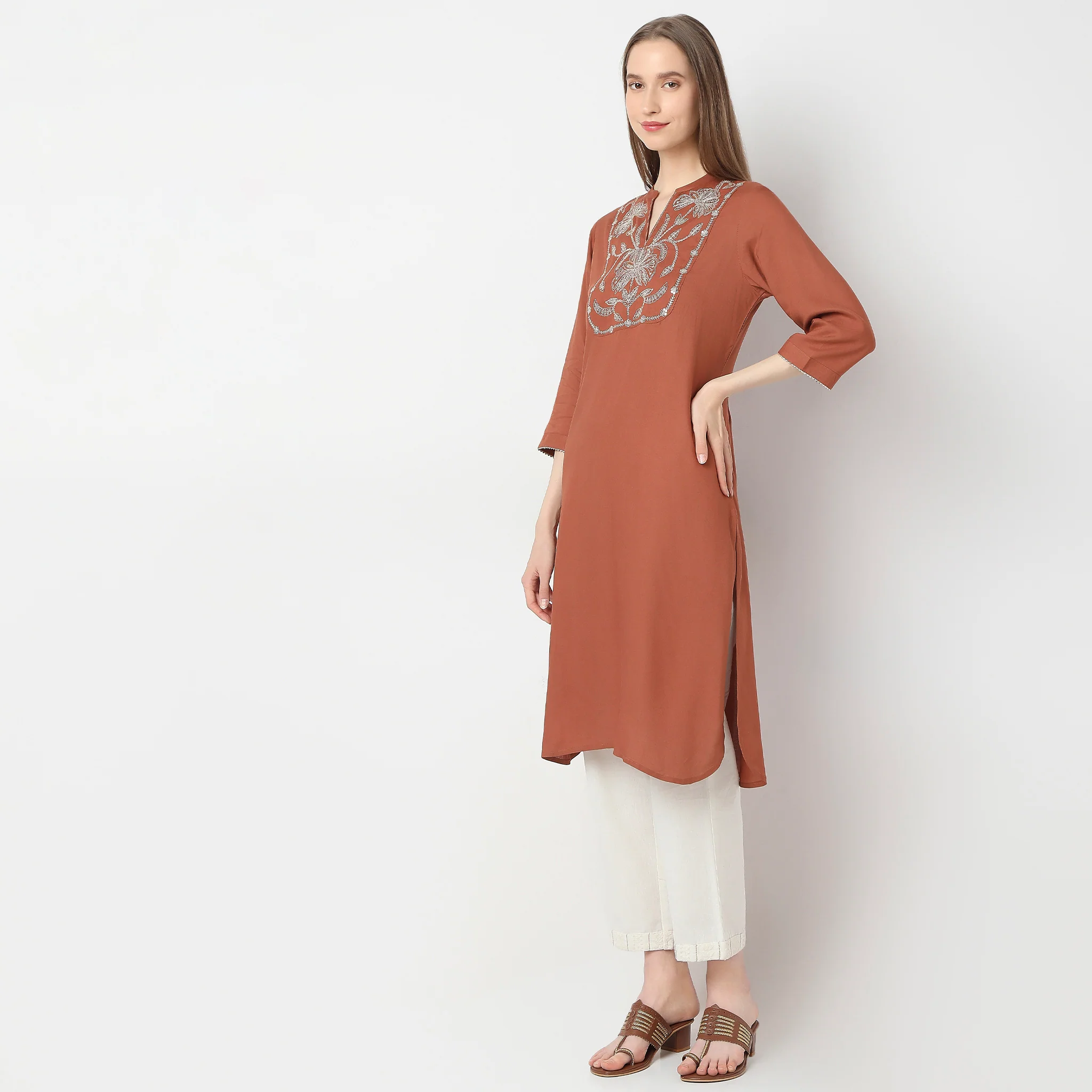 Straight Fit Embellished Kurta - Image 10