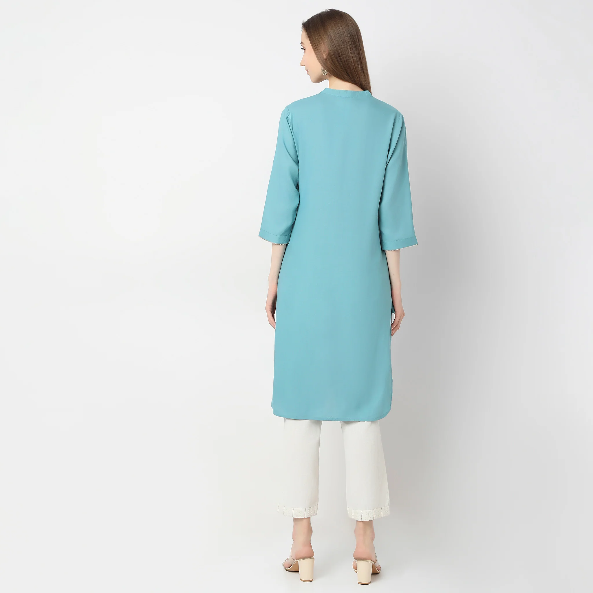 Straight Fit Embellished Kurta - Image 3