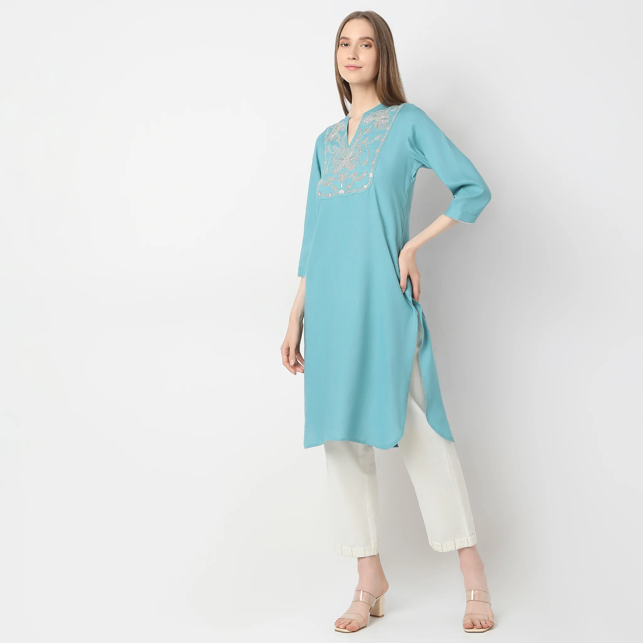 Straight Fit Embellished Kurta - Image 5
