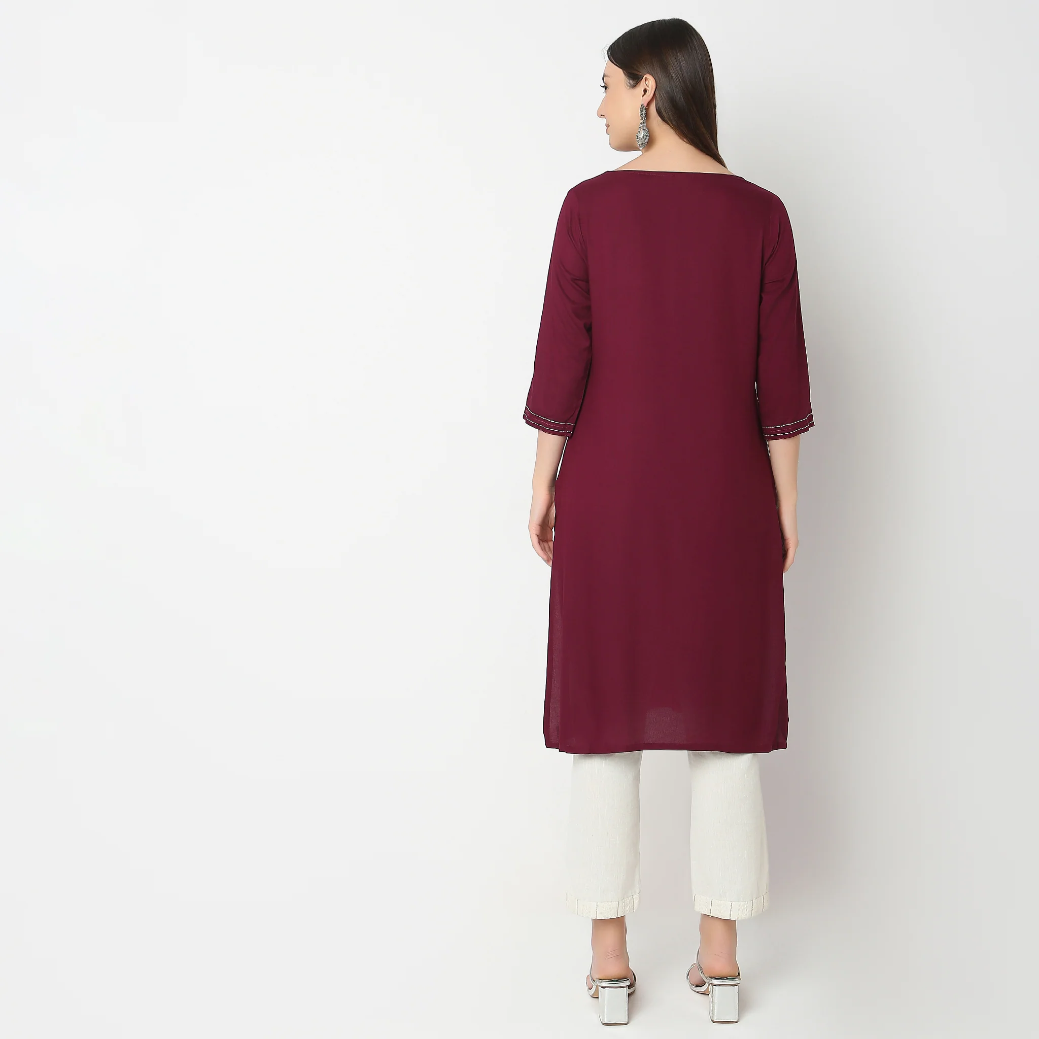 Straight Fit Embellished Kurta - Image 3