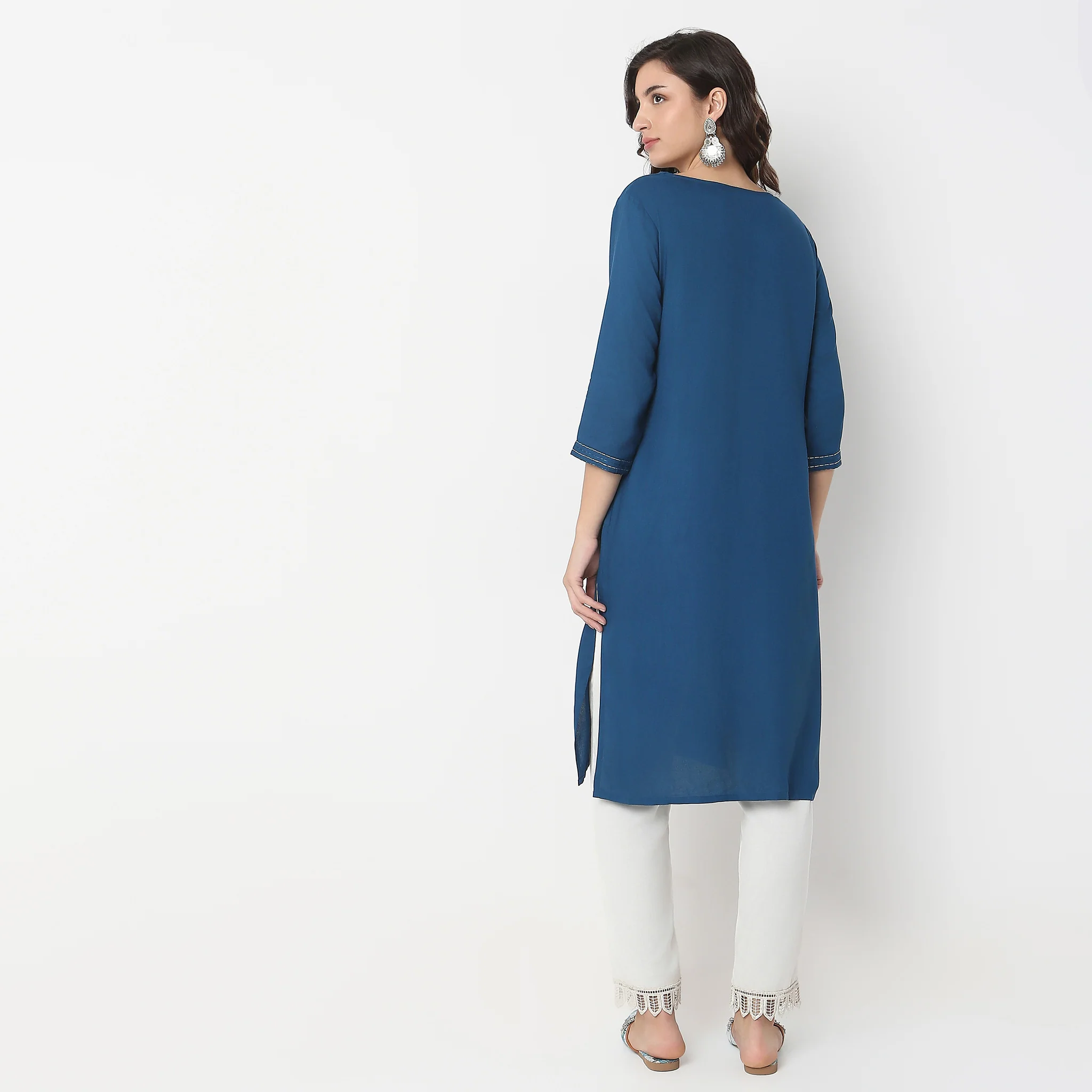 Straight Fit Embellished Kurta - Image 8