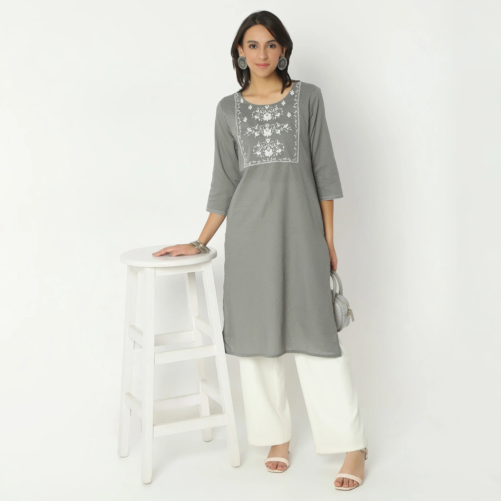 Straight Fit Embroiderd Calf Length Round Neck Kurta