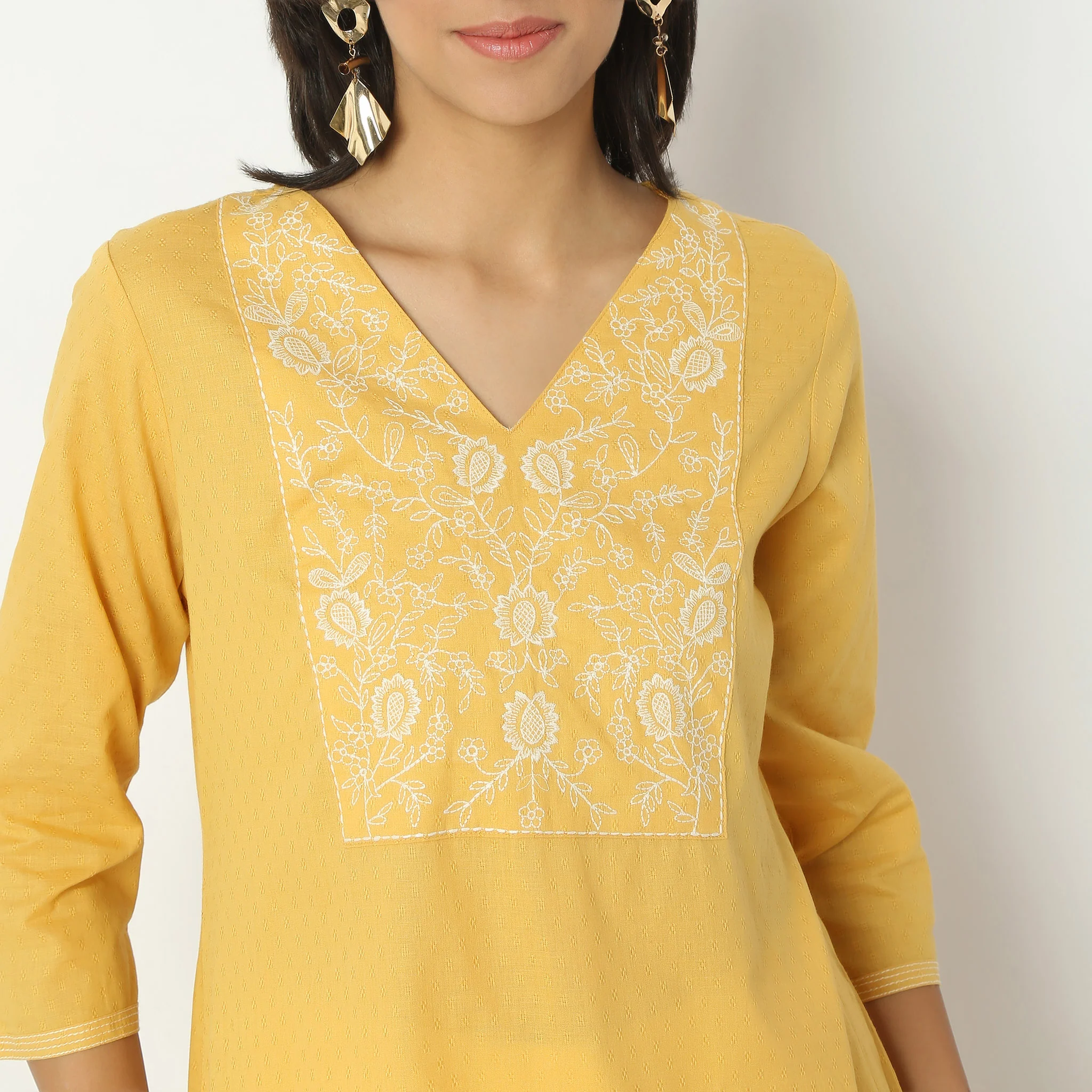 Straight Fit Embroiderd Calf Length V-Neck Kurta - Image 4
