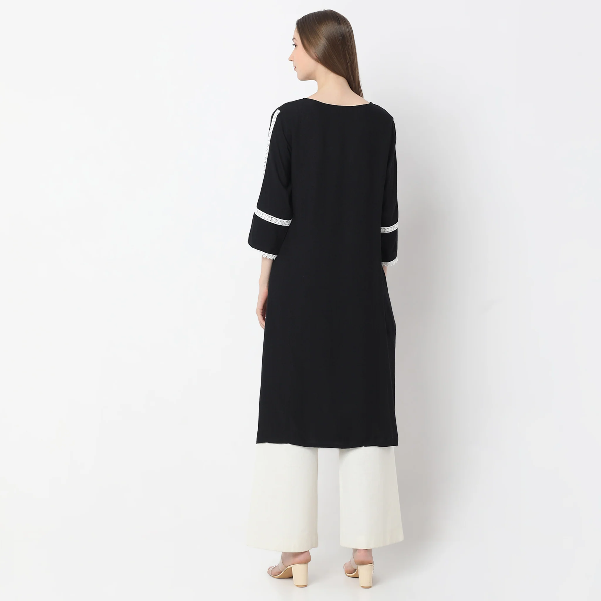 Straight Fit Embroidered Below Knee Kurta - Image 3