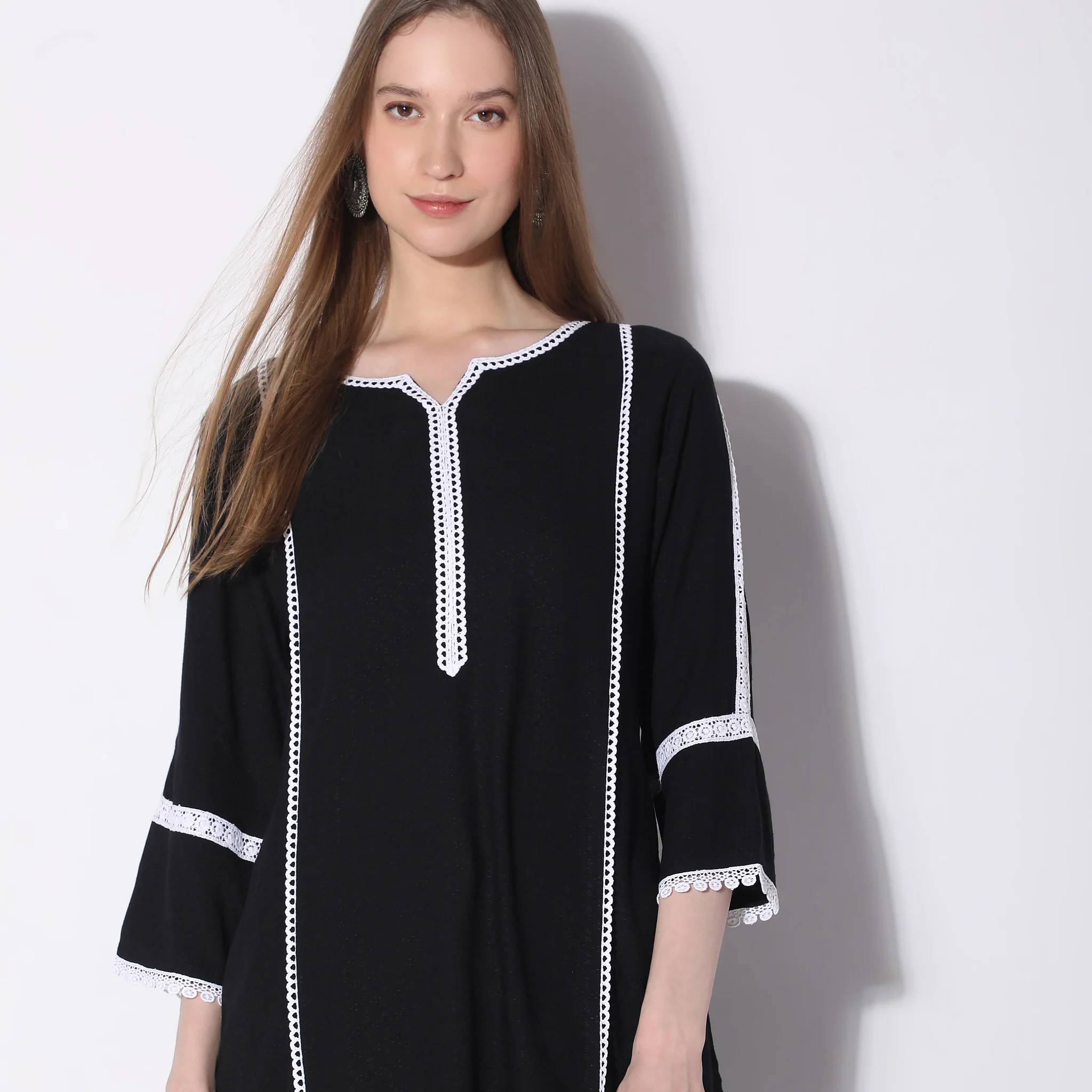 Straight Fit Embroidered Below Knee Kurta - Image 4