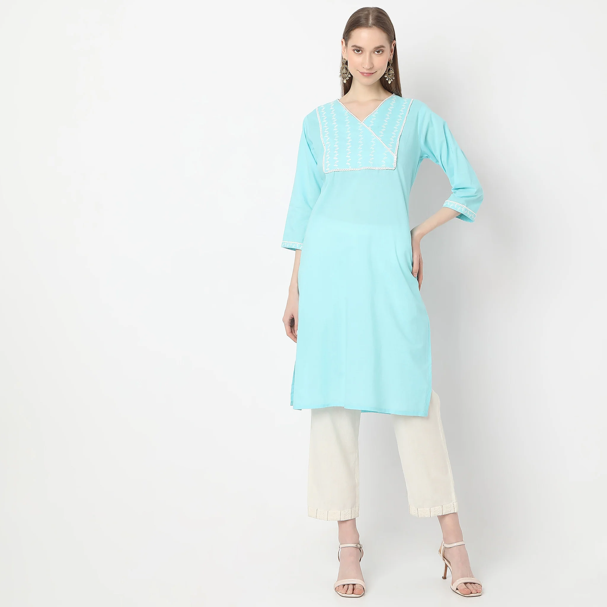Straight Fit Embroidered Below Knee V-Neck Kurta - Image 2