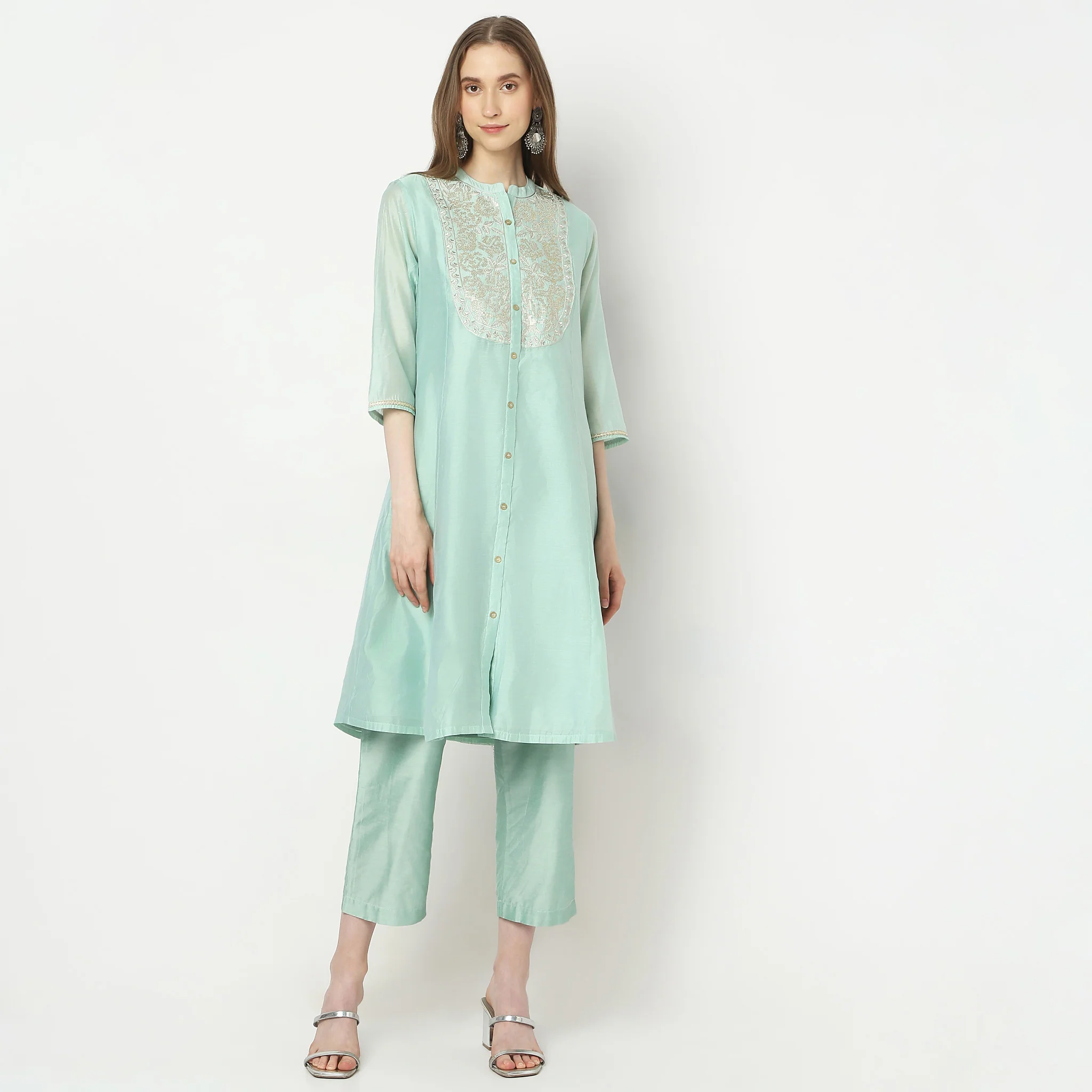 Straight Fit Embroidered Kurta And Pant With Dupatta Co-Ords - Image 2