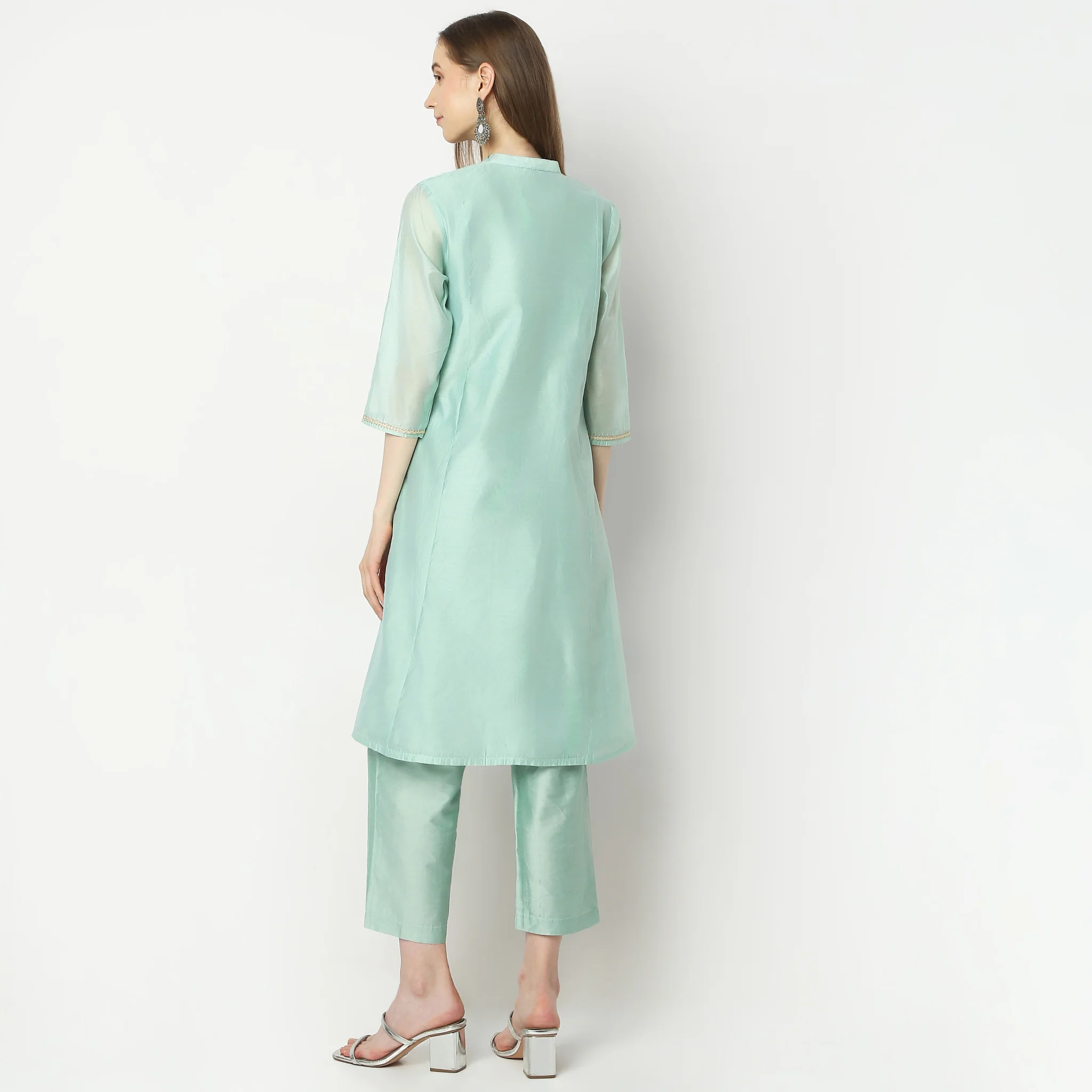 Straight Fit Embroidered Kurta And Pant With Dupatta Co-Ords - Image 3