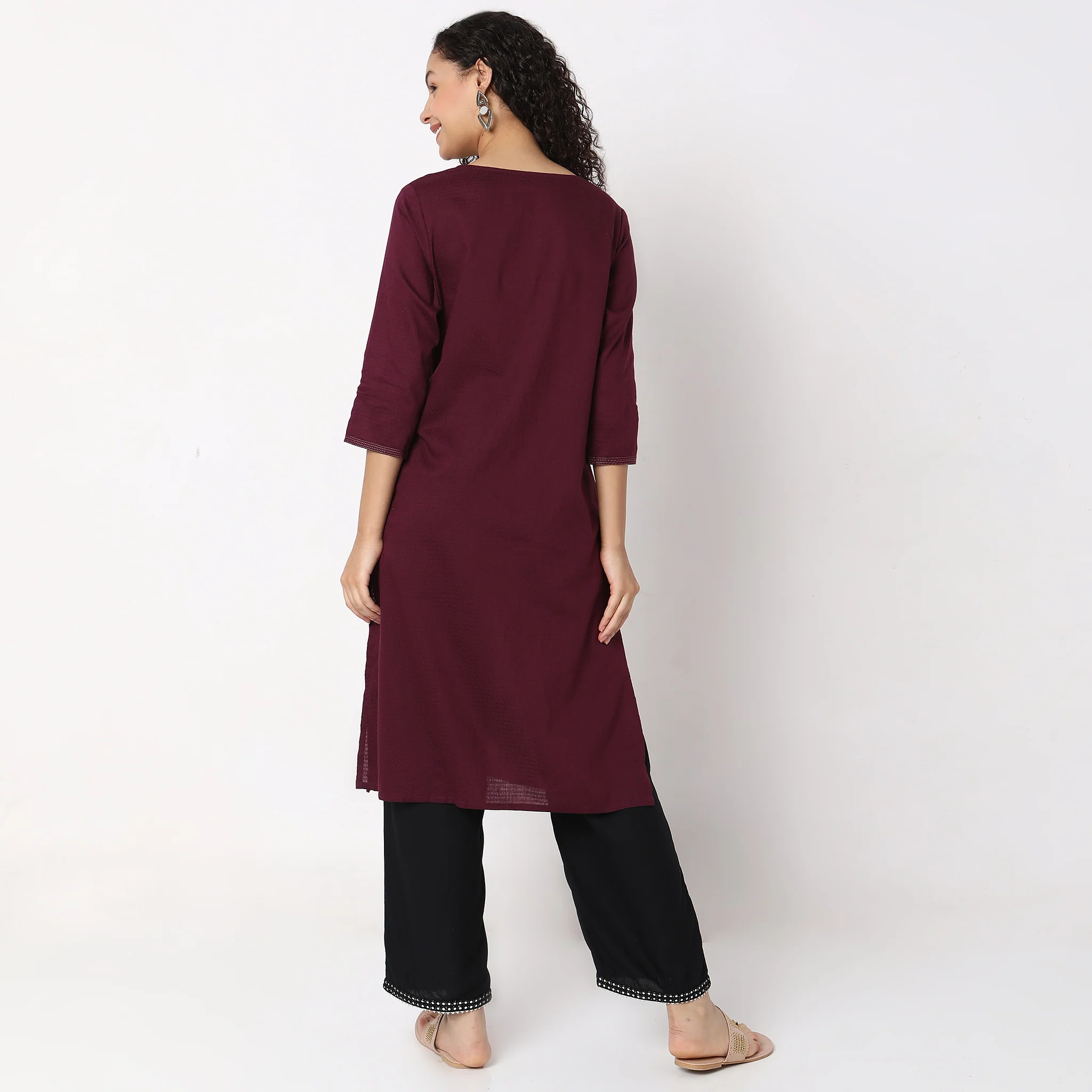 Straight Fit Embroidered Kurta - Image 3