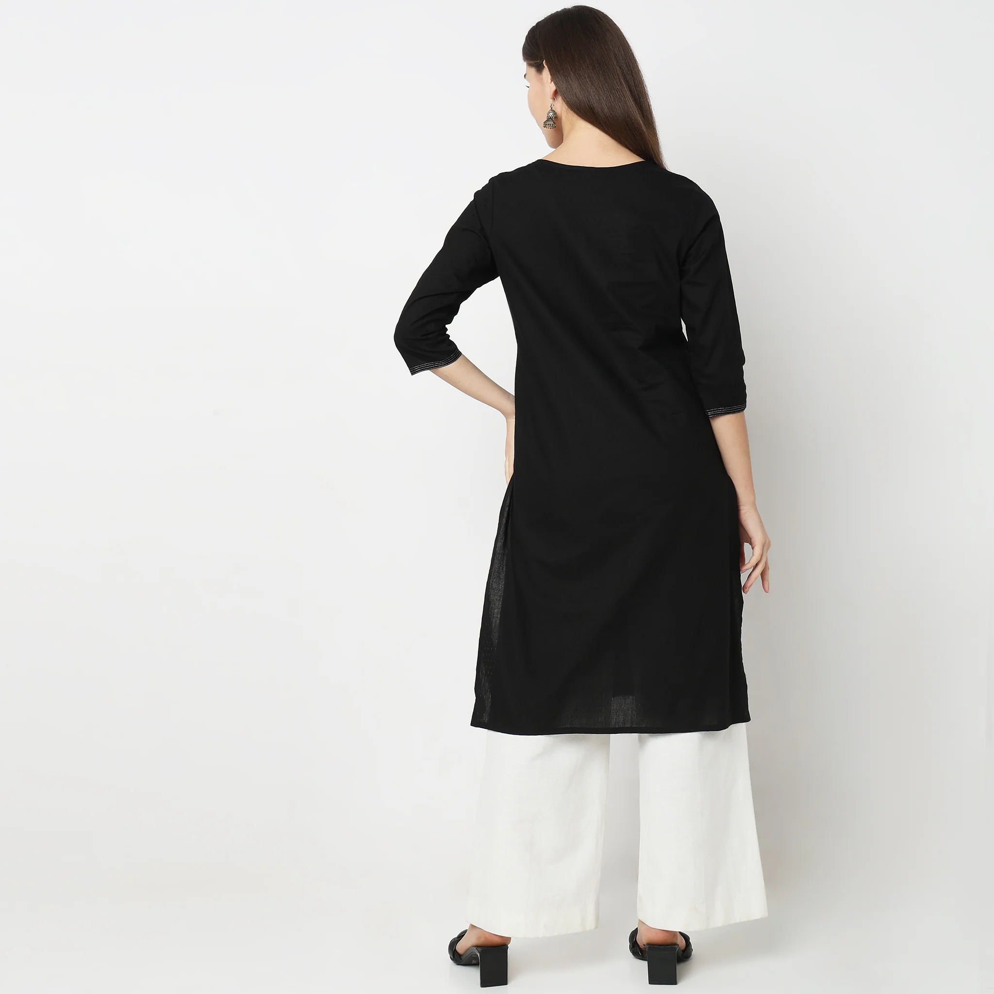 Straight Fit Embroidered Kurta - Image 7