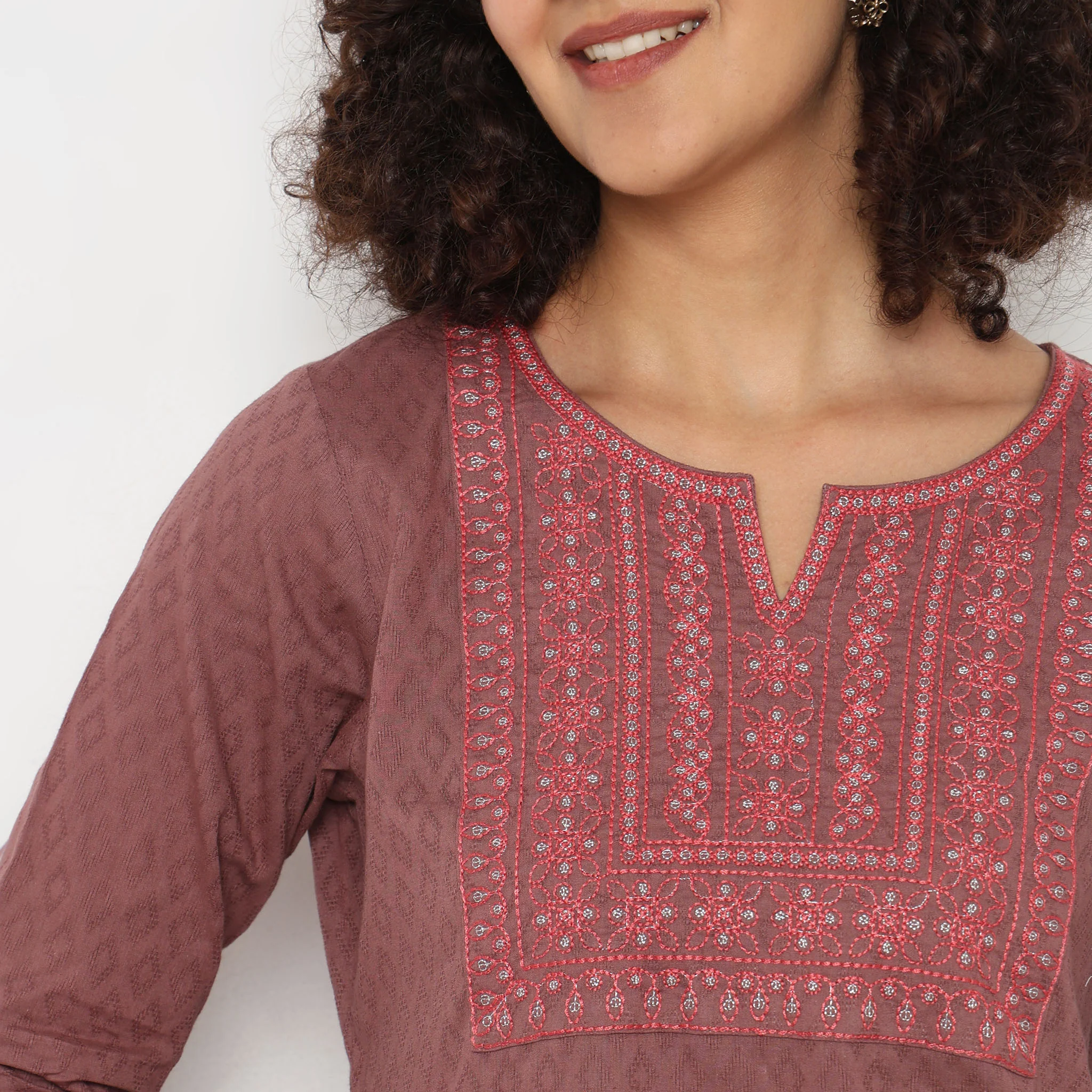 Straight Fit Embroidered Kurta - Image 4