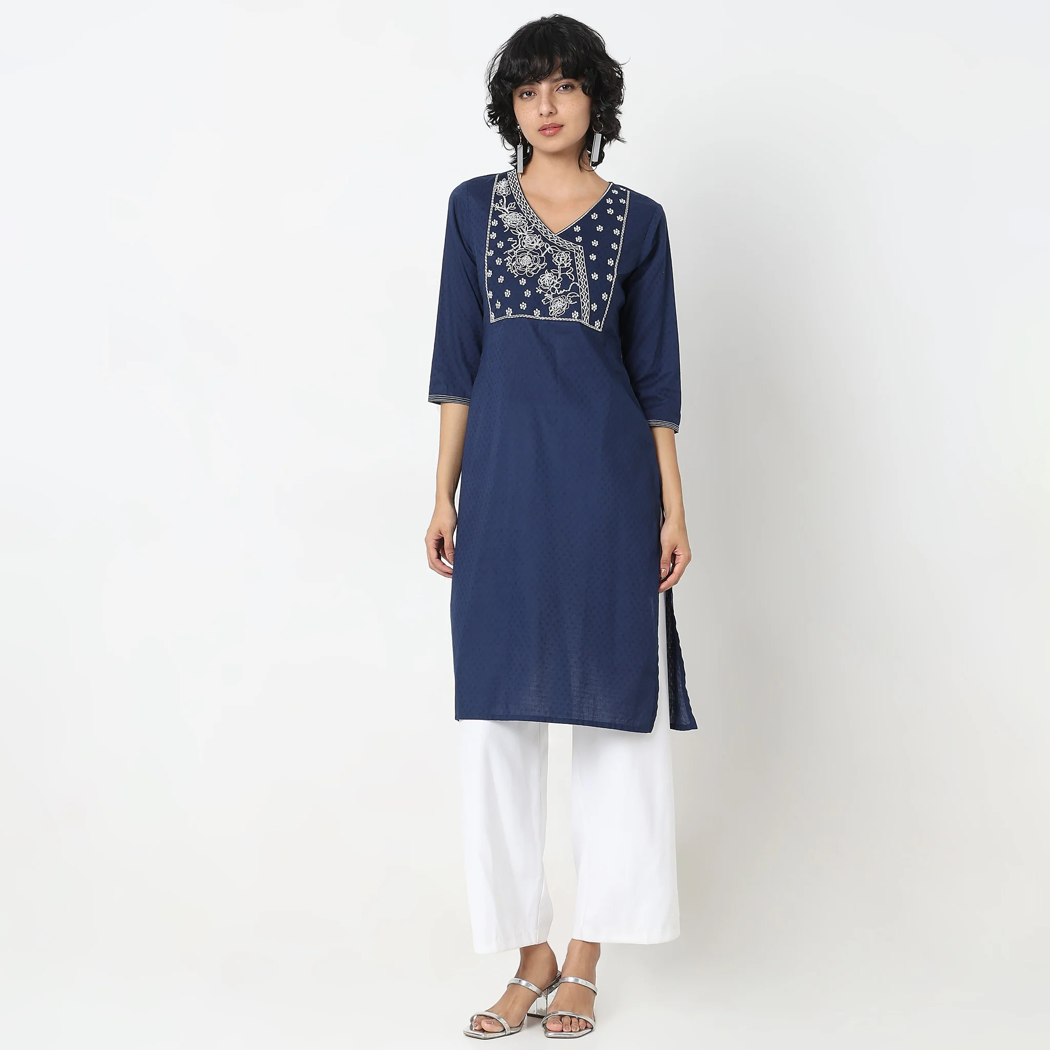 Straight Fit Embroidered Kurta - Image 2