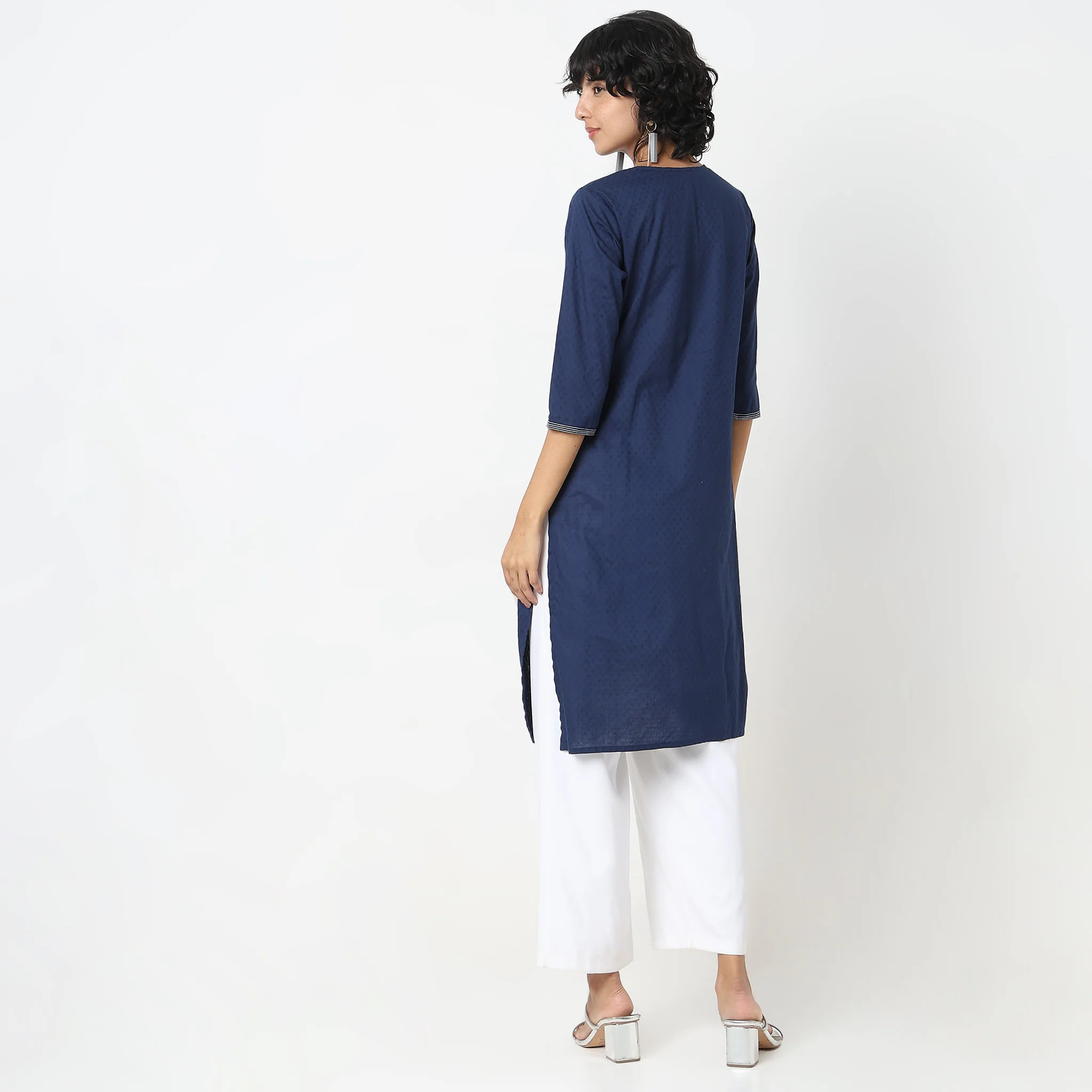 Straight Fit Embroidered Kurta - Image 3
