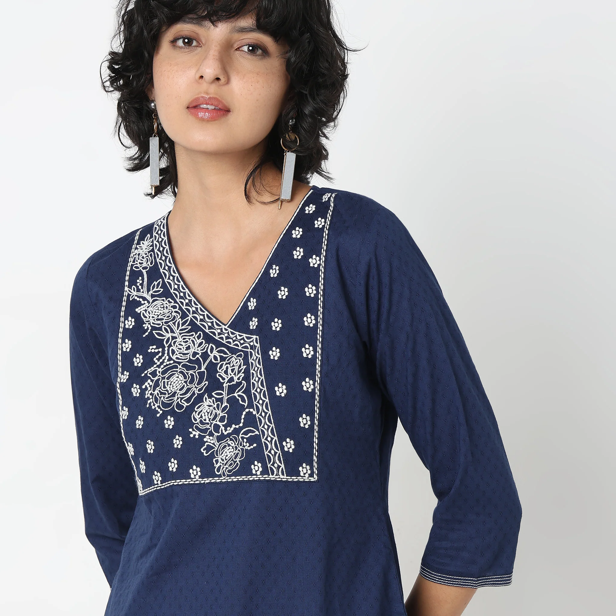 Straight Fit Embroidered Kurta - Image 4
